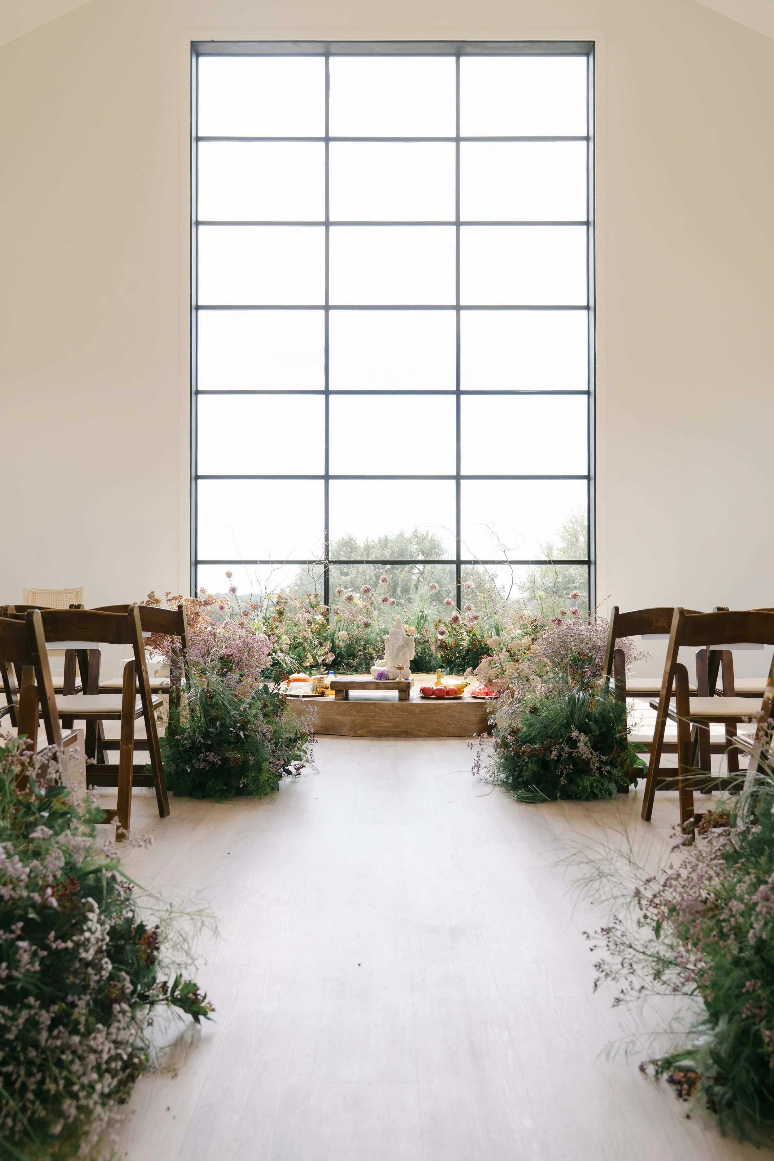  Beautiful ceremony florals at The Arlo 