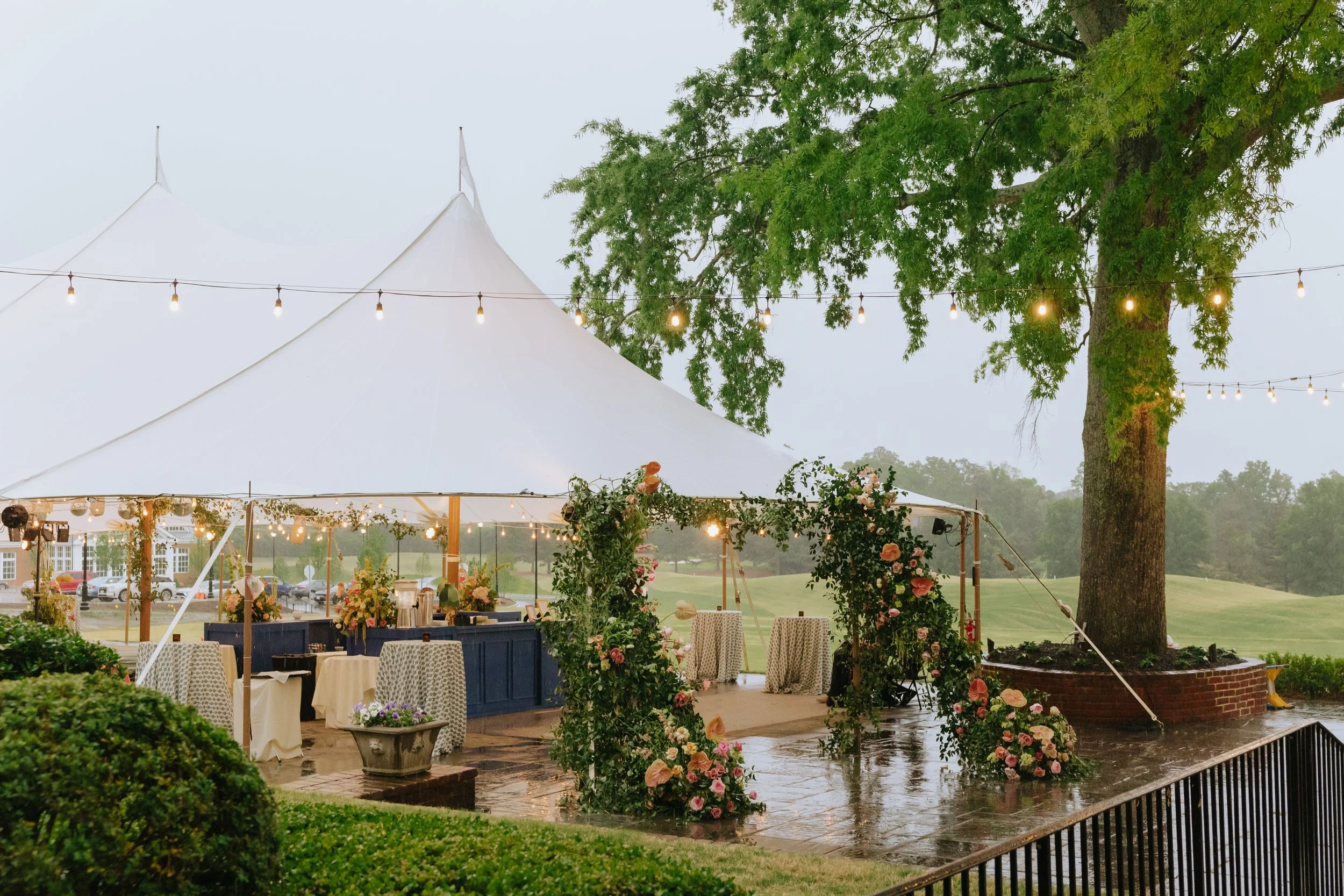 An outdoor cocktail hour with florals by the best Richmond, Virginia wedding florist