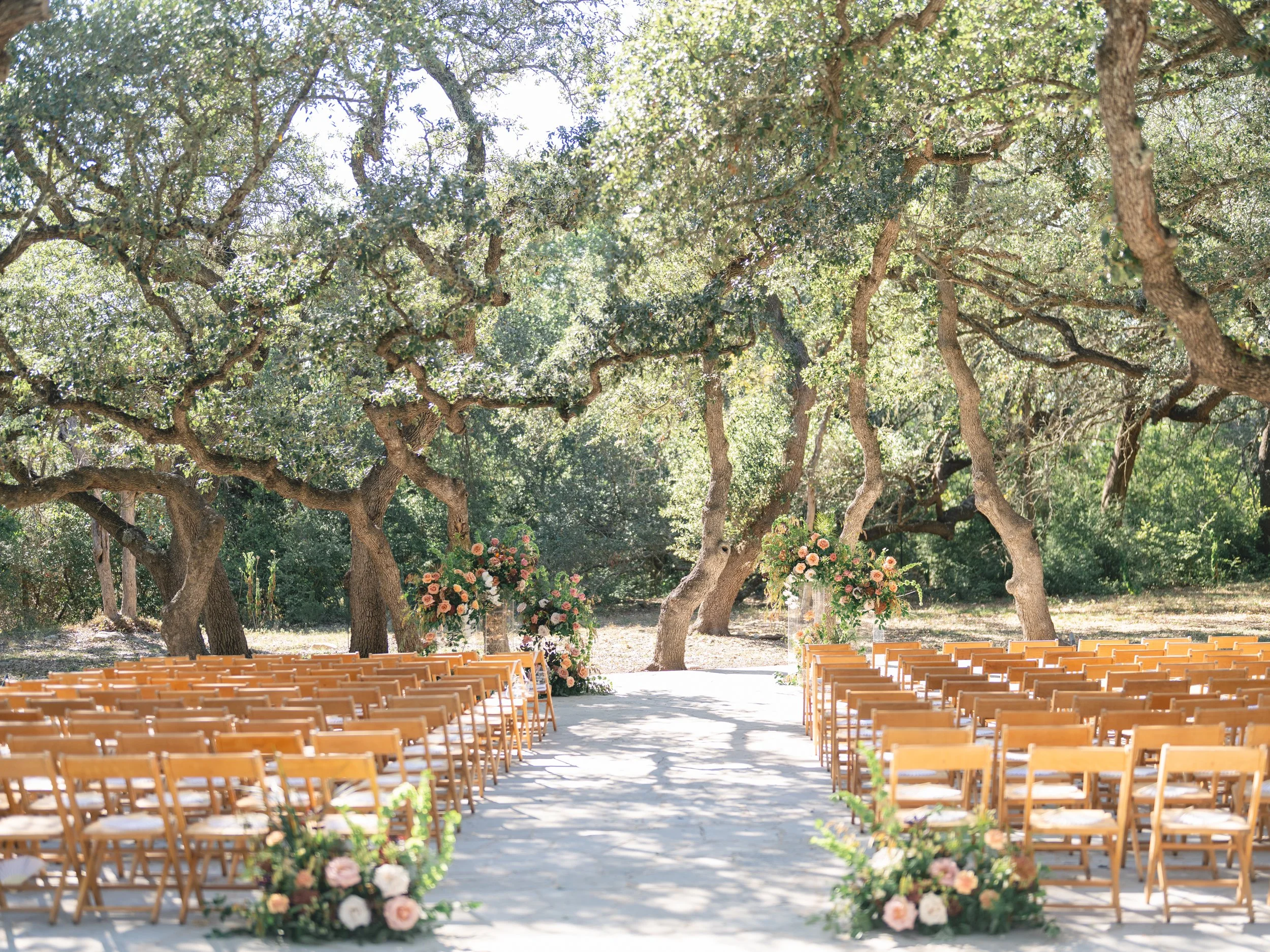 Outdoor wedding ceremony venues in Austin give beautiful floral options like this design