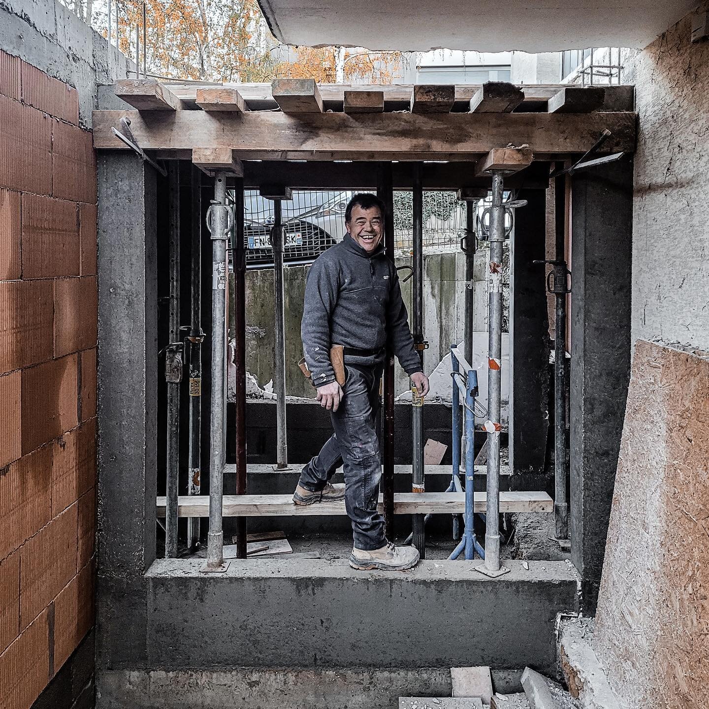 Commencer la semaine sur le chantier avec un grand sourire 😄💪
.
Bonne semaine &agrave; tous !