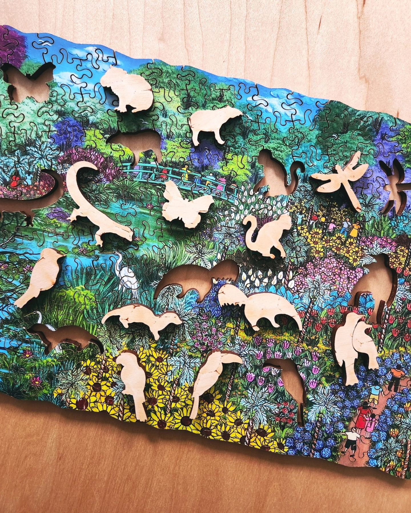 Angela Gomes Monets Garden πΌπ¦
This beautiful wooden puzzle has so many fun little animal whimsies! The whimwham with the love birds is just adorable. I think one of the whimsies is a capybara! I absolutely love the puzzle cut on this puzzle. I lov