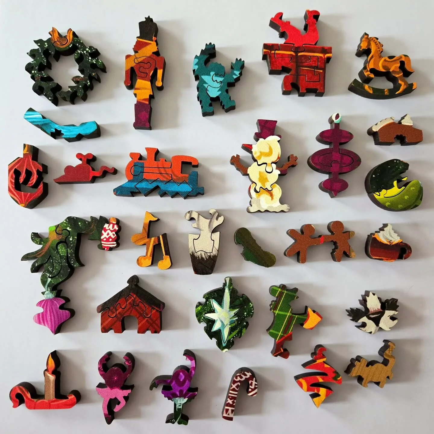 Midnight Snacks 🎄🐈‍⬛️🐁
I treated myself to a new @stumpcraft puzzle for Christmas! I did this puzzle over Christmas day. ❤️
This was such a great StumpCraft puzzle! There were so many beautiful details and tons of whimsies. I absolutely love