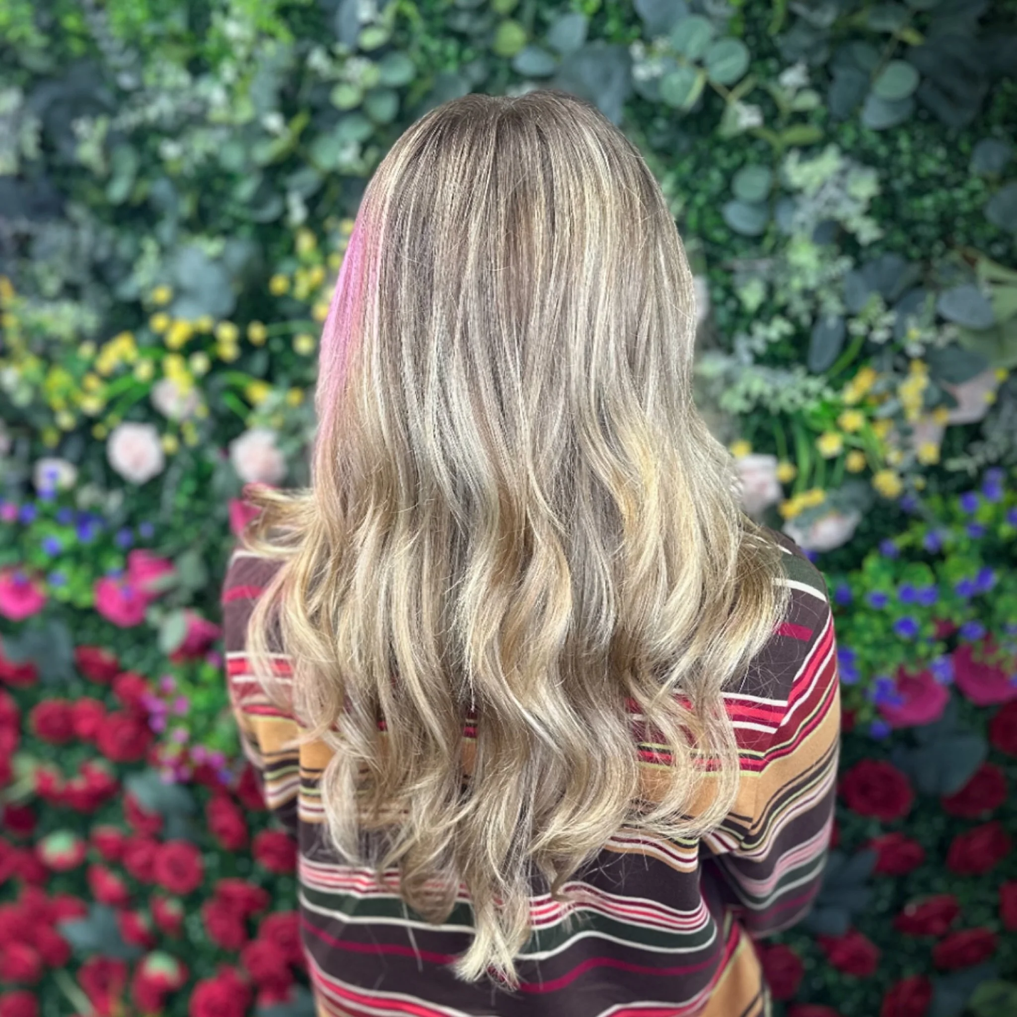 Beige blonde for the client who knows her undertones and her worth.
Low-maintenance, high-impact.
Mode, of course.
⭐️ Color, haircut, and style by Silas.
#modesalon #teammode #creativecolor #beige #blonde #balayage #fallhair #beigeblonde #balayagehi