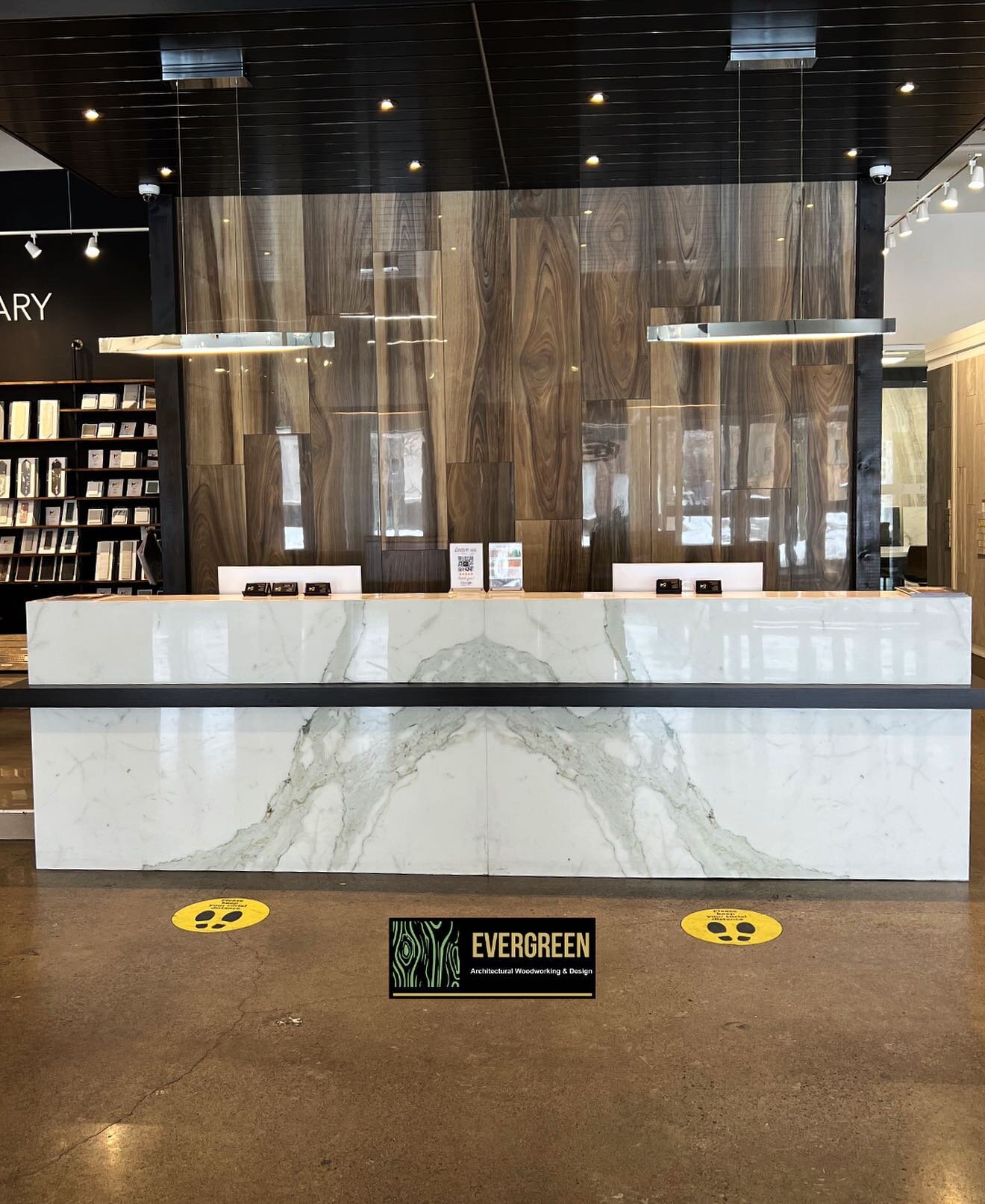 Check out this stunning porcelain reception desk with a sleek, modern design that is sure to make a statement in any office✨

It&rsquo;s high-gloss finish adds just the right amount of shine to make any space look polished and professional 💯🙌 

#po
