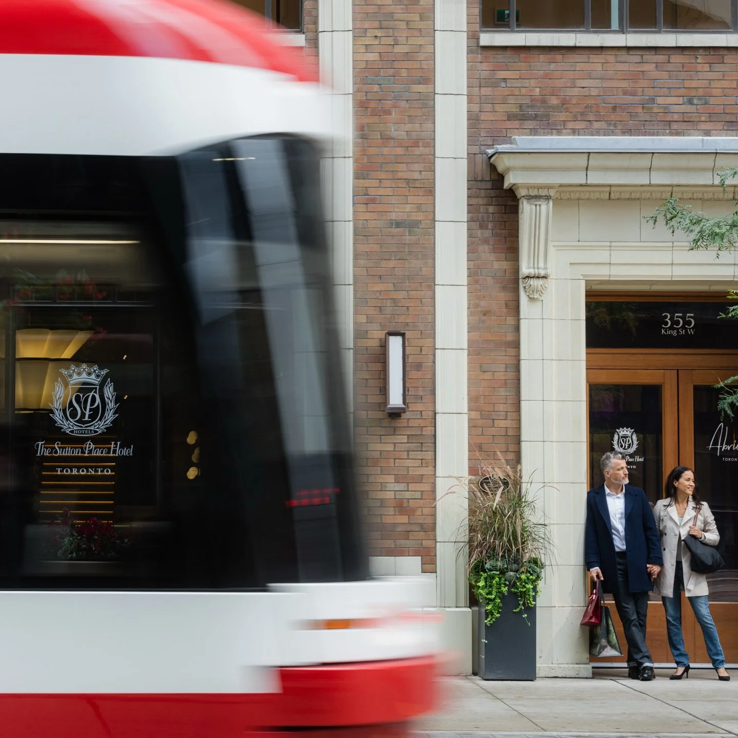 I&rsquo;ve spent years shooting ski resorts and outdoor adventures, but the past two years have taken me inside luxury hotels, capturing lifestyle moments that make a place feel like an experience. 

Loved bringing this perspective to Sutton Place Ho