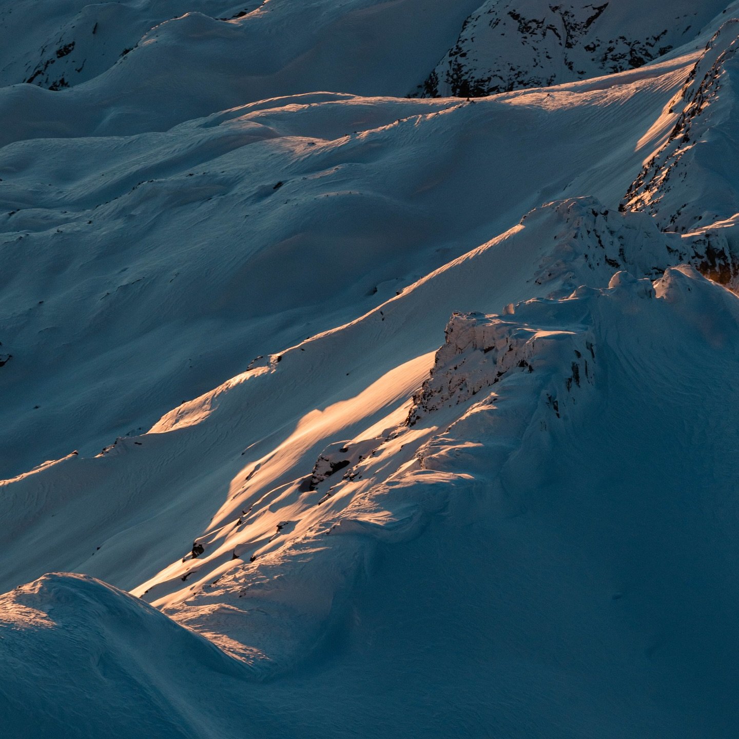 Many flights later and this is still the most memorable. Door off for optimal views and my kids tucked in beside me ❤️ Prints for sale in my profile link! 

#revelstoke #therealstoke #kootrocks #explorebc #glacierhelicopters #heli #sunsets