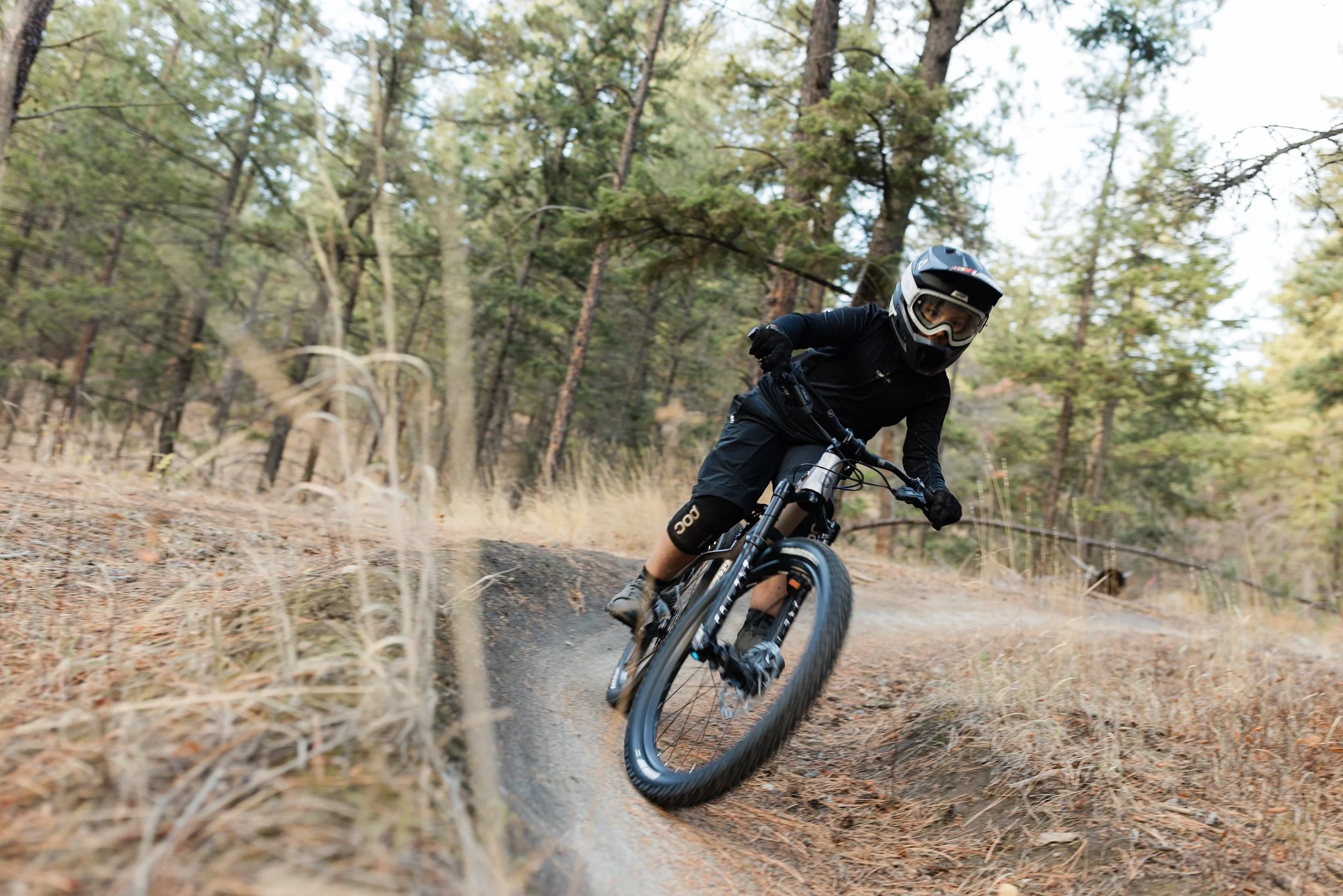 commencal-kids-bike-lifestyle-apparel-revelstoke-kelowna-photographer-10.jpg