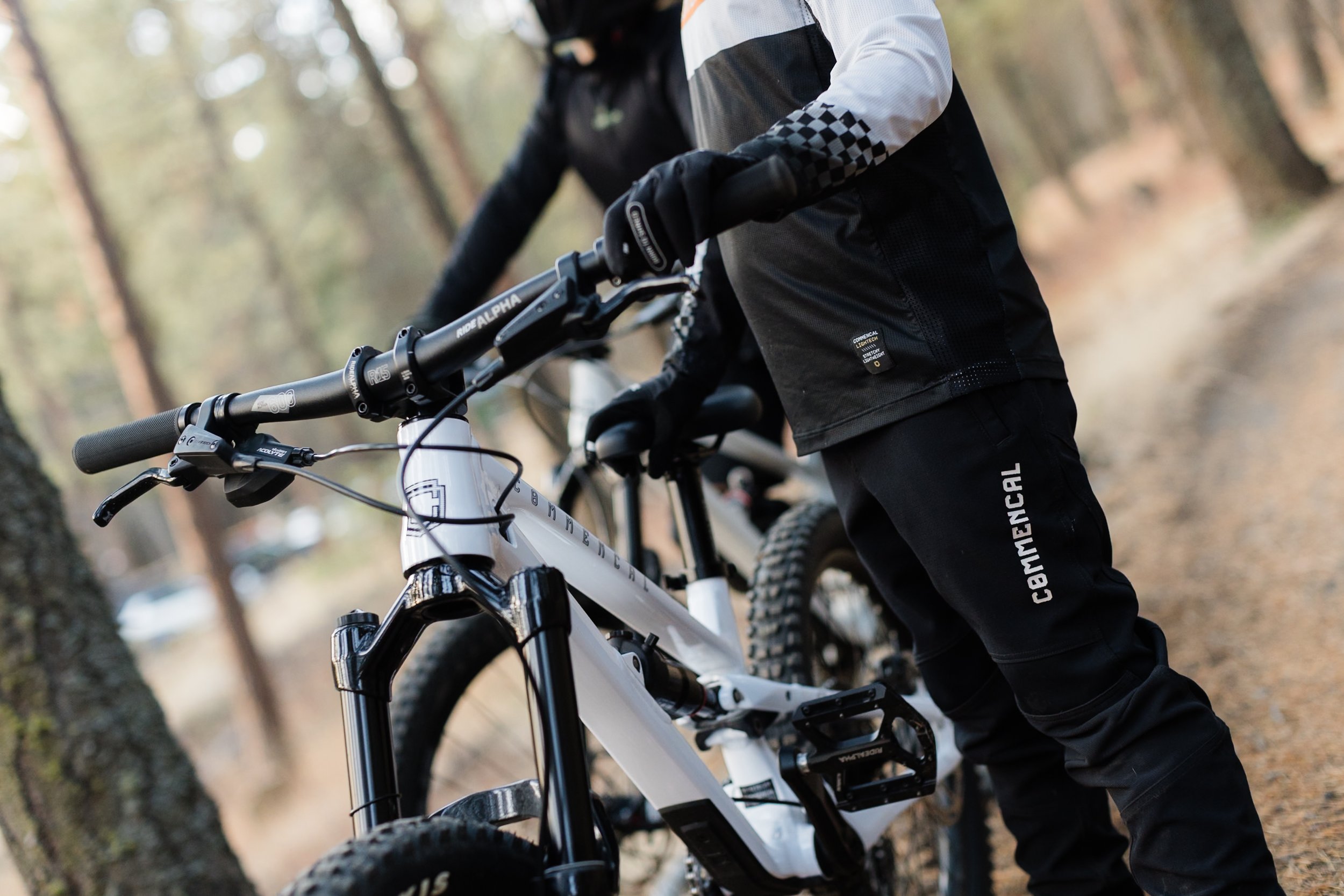 commencal-kids-bike-lifestyle-apparel-revelstoke-kelowna-photographer-9.jpg