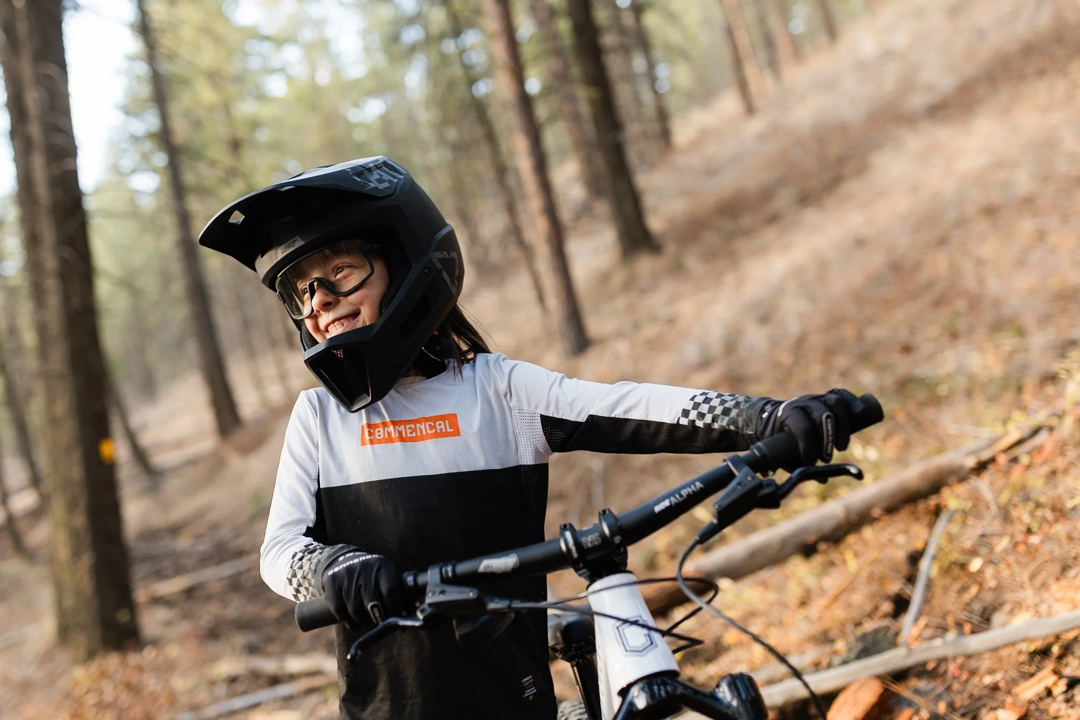 commencal-kids-bike-lifestyle-apparel-revelstoke-kelowna-photographer-6.jpg