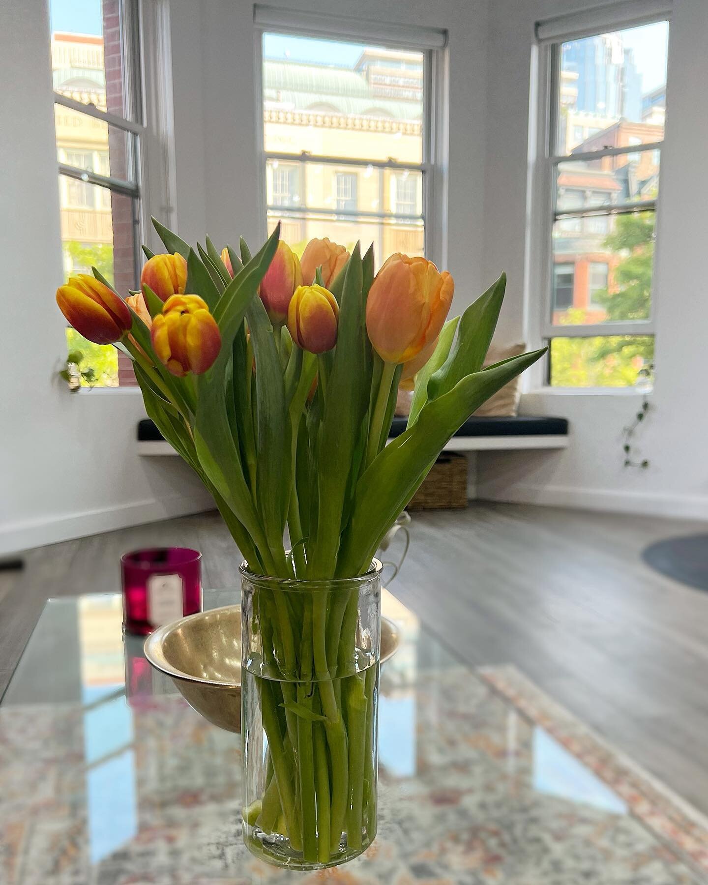 Summer breeze, windows open, fresh flowers 💐 We&rsquo;re so glad you&rsquo;re here to soak it in with us 💞