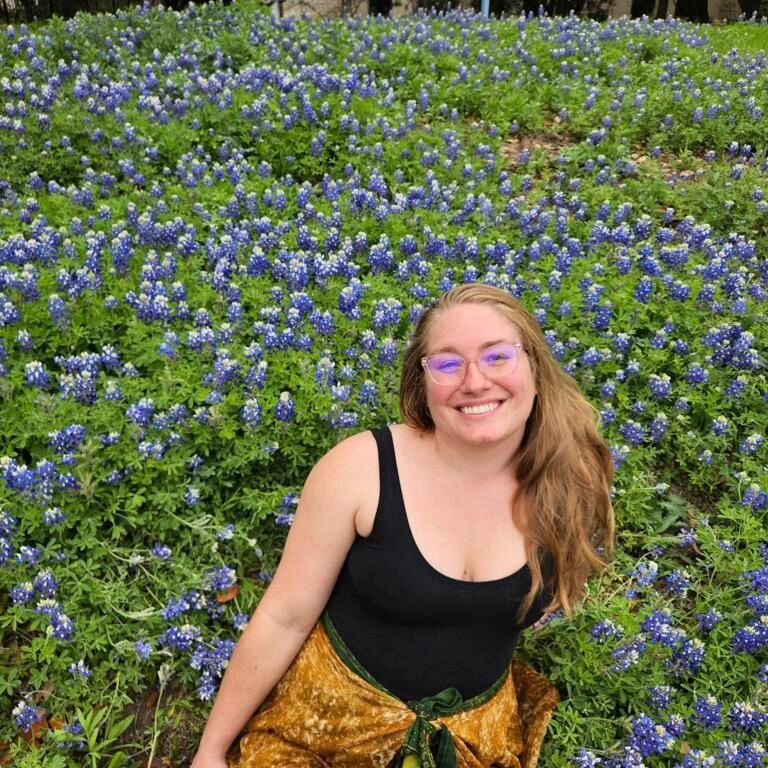 In Texas, you gotta take a bluebonnet photo 💙 Chef is taking a lil break,  but don't you worry,  she's back at it tomorrow! Working her magic in the kitchen 💖

You can find all of our big, beautiful, and balanced meals on our website at: 

mindfulm