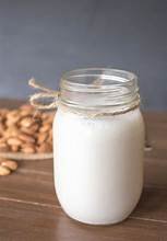 Vanilla Cashew Milk w/ Hempseeds 16oz