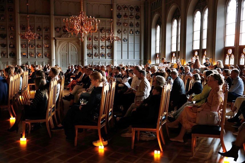 Perinteisten kamarimusiikkikonserttien ohella Kamarikes&auml; tarjosi t&auml;n&auml; vuonna kuulijoilleen my&ouml;s uusia el&auml;myksi&auml;. 

Onnistunut konserttikonsepti oli esimerkiksi perjantai-illan my&ouml;h&auml;isillan konsertti, joka koett