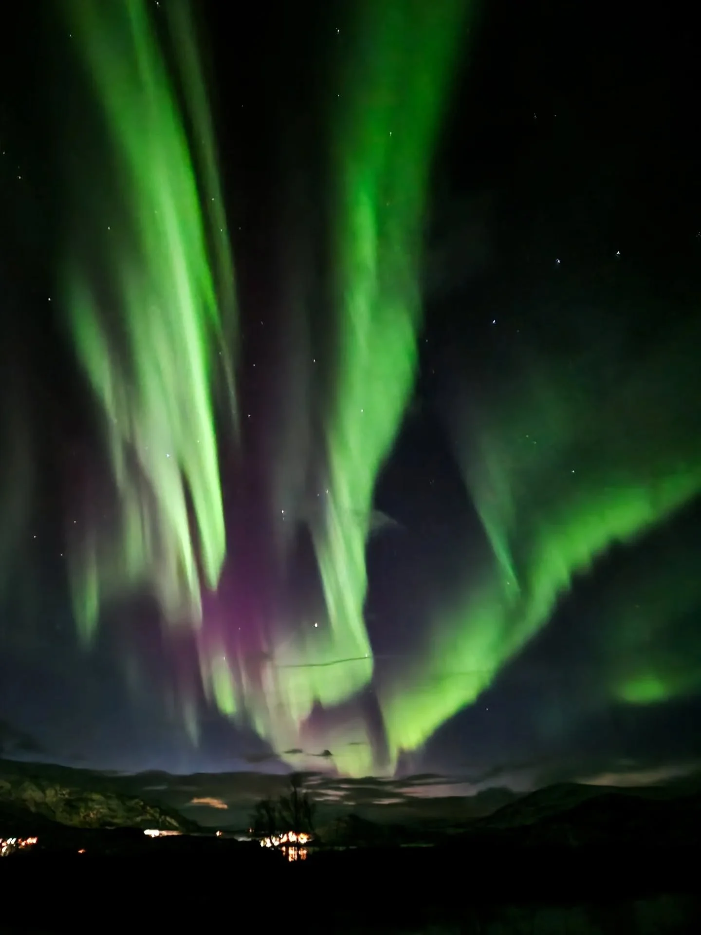 Efter &amp; F&ouml;re! 🌌 Scrolla till sista bilden f&ouml;r att se kv&auml;llens f&ouml;rsta norrsken som fick oss att &auml;nd&aring; k&auml;nna oss n&ouml;jda och tacksamma f&ouml;r att f&aring; se lite norrsken...

Sen ba: Norrskensnatt och -sk&a