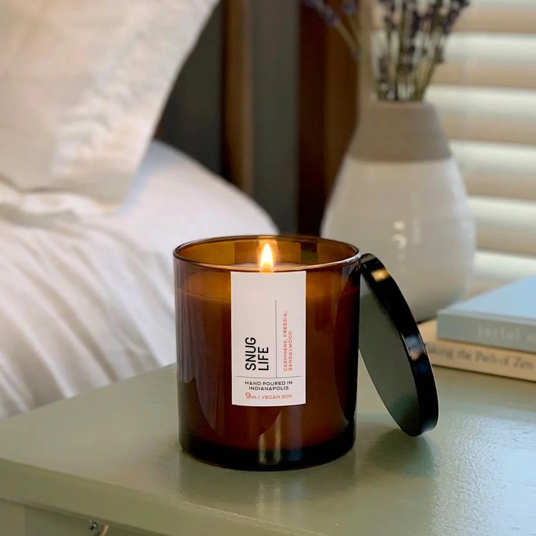 snug_bedroom_amber.jpg