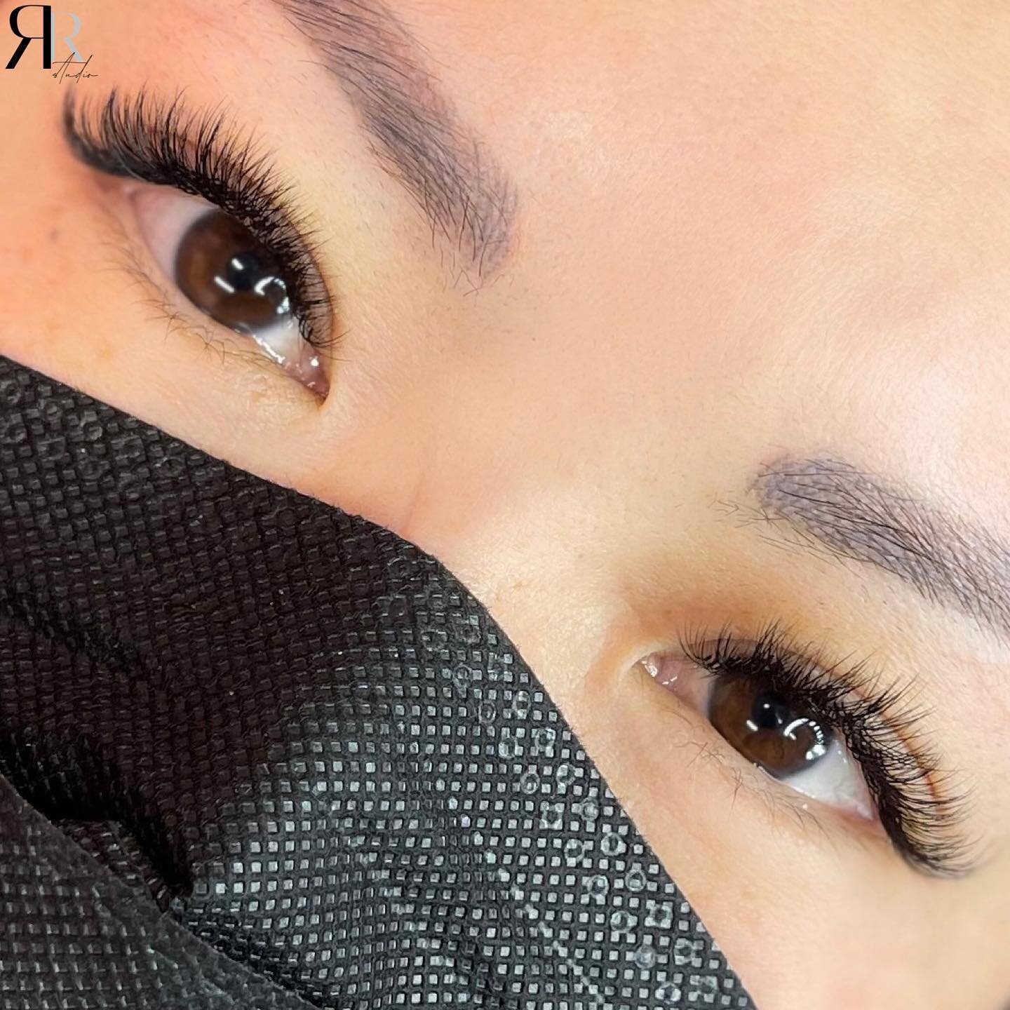 Mix/hybrid set round cateye
.
.
.
.
.

#bayarealashartist #bayarealashextensions #bayarea #lashgame #sanfrancisco #dalycitybeauty #dalycitylashes #dalycitylashartist #lashtech #lashartist #volumelashextensions #russianvolume
#classiclashextensions #s