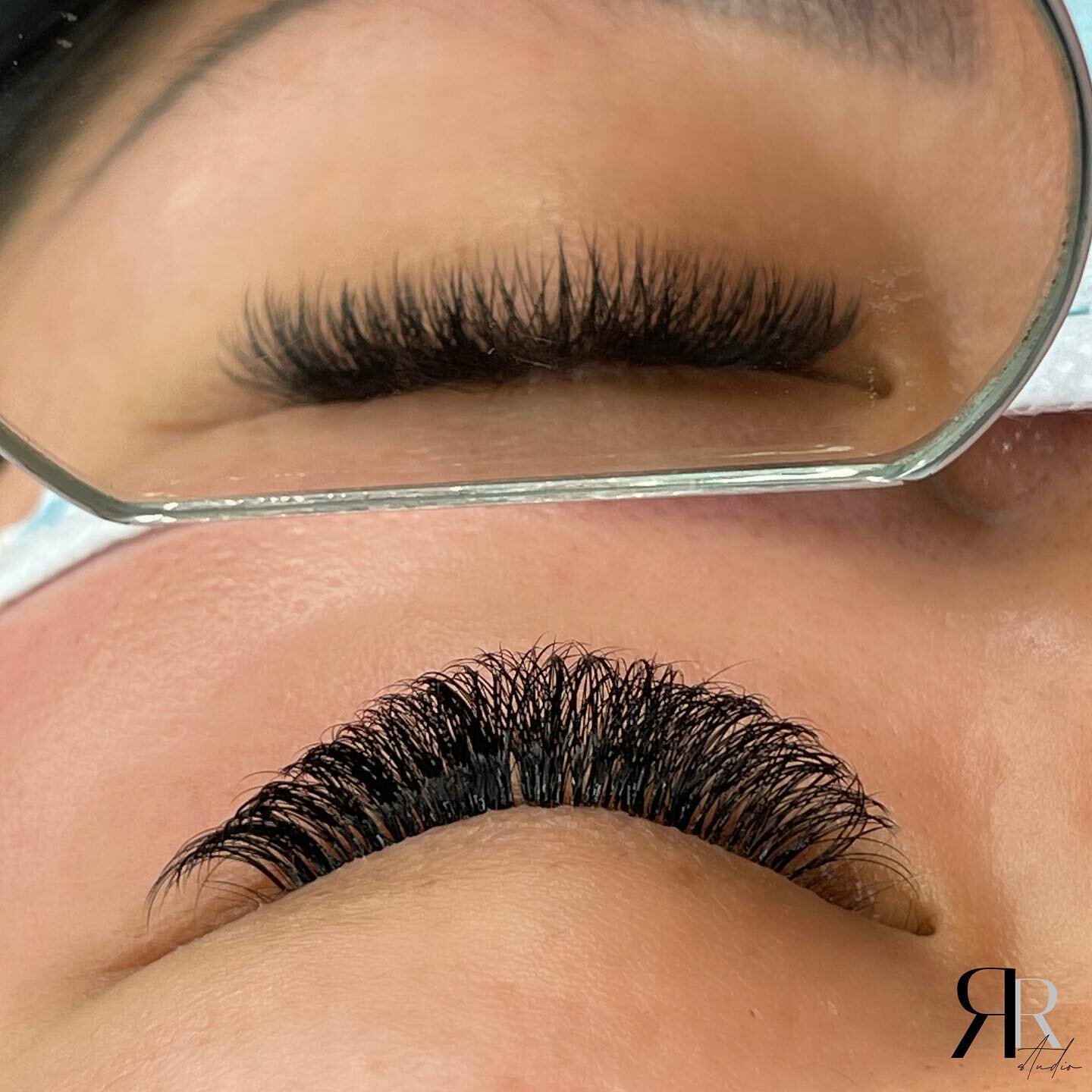 Summer&rsquo;s otw ☀️ lashes are much needed for those vacays and events!
.
.
.
.
.

#bayarealashartist #bayarealashextensions #bayarea #lashgame #sanfrancisco #dalycitybeauty #dalycitylashes #dalycitylashartist #lashtech #lashartist #volumelashexten