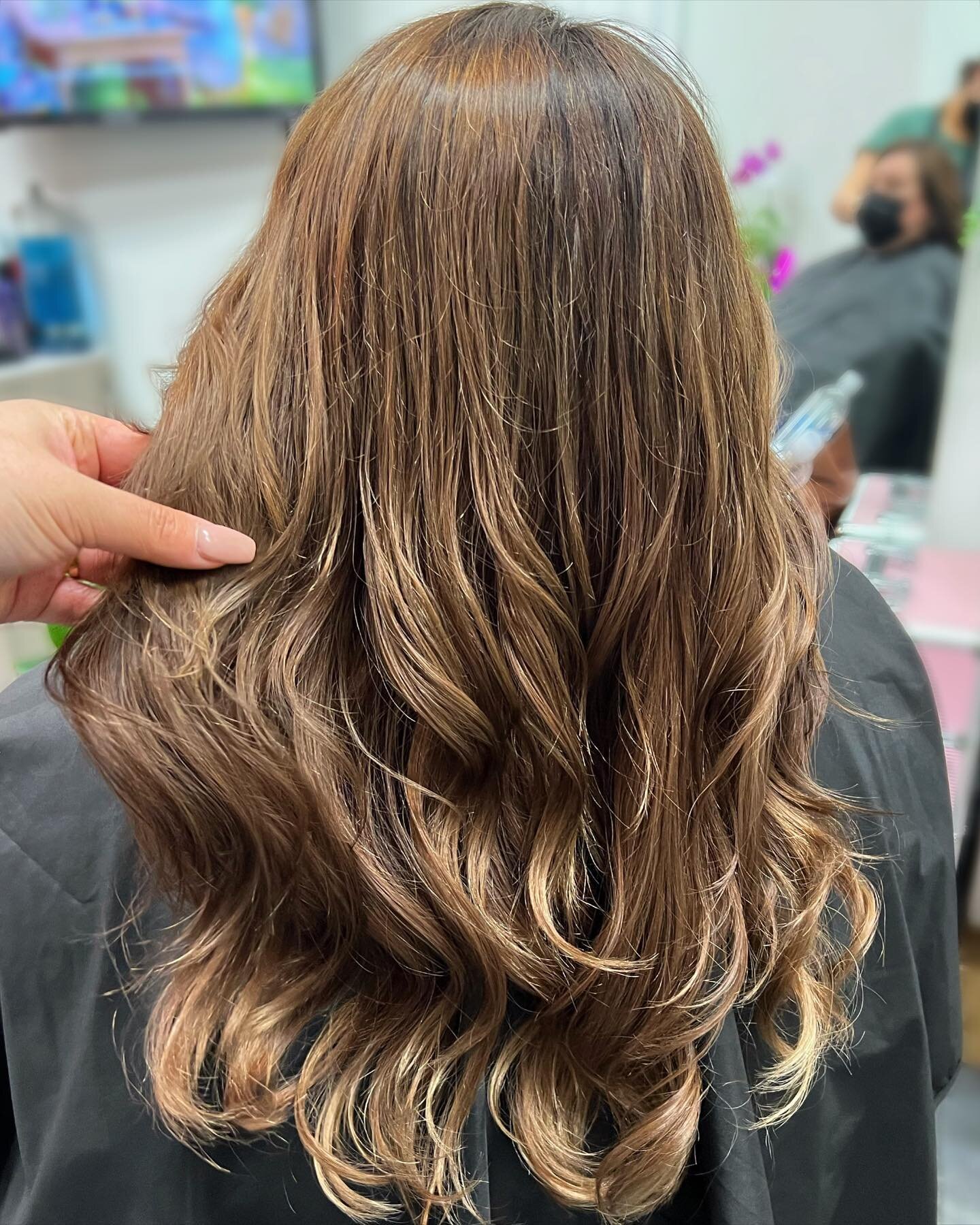 Roots &amp; tone 😊
_______________

I am currently on my maternity leave! If you have questions feel free to message me, and I will get back to you asap! 💕
.
.
.
.
.
.
#balayage #babylights #foilyage #fanola #babyhighlights #highlights #teasylights