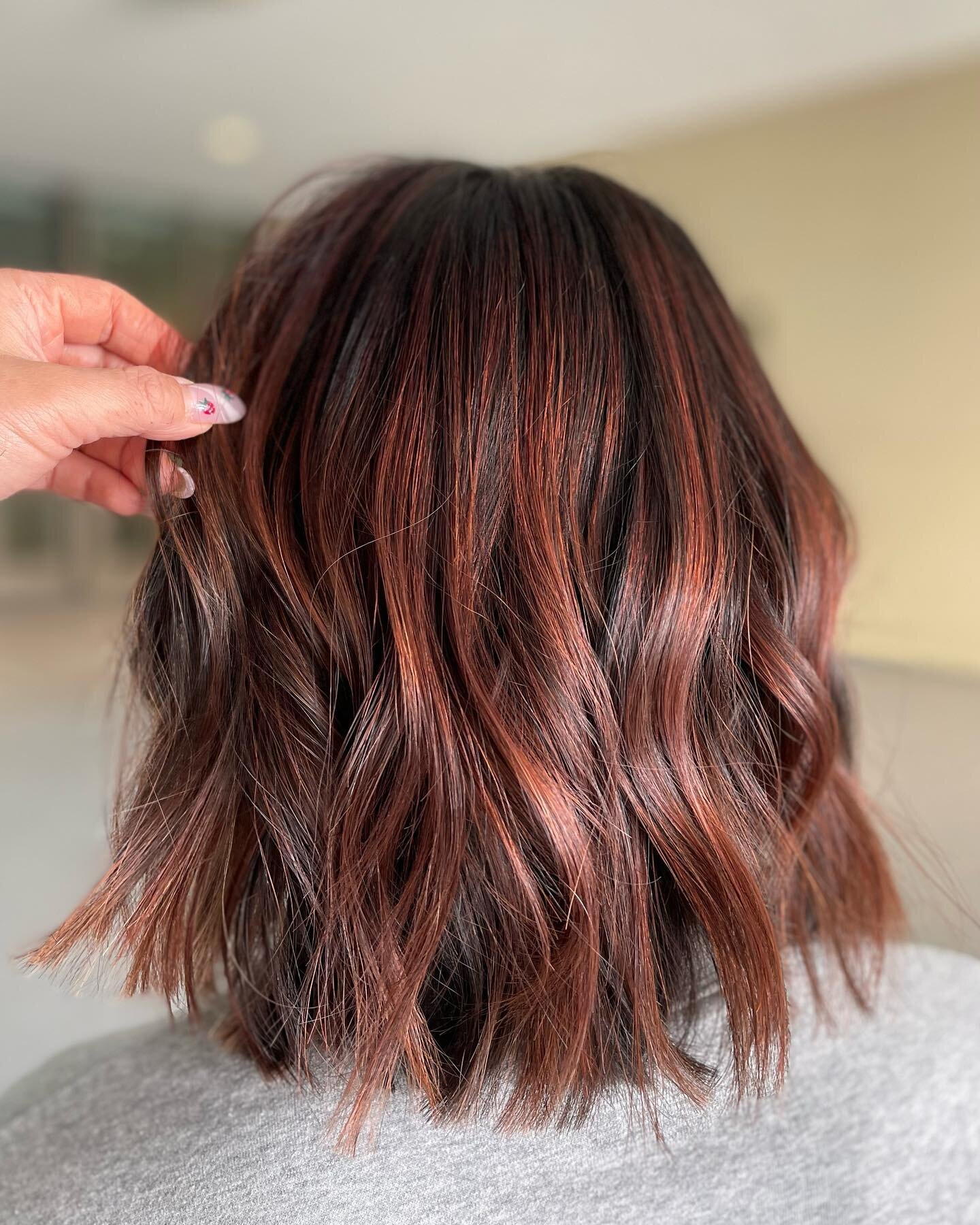 Red hot🥵
.
.
.
.
.

#balayagehighlights #foilayage #dimension #highlights #hairgoals #wella #goldwell  #topchic #bayareastylist #olaplex #hairgoals #dalycityhair #dalycitystylist #bayareahair #solaserramonte #solasalons #redken #shadeseq