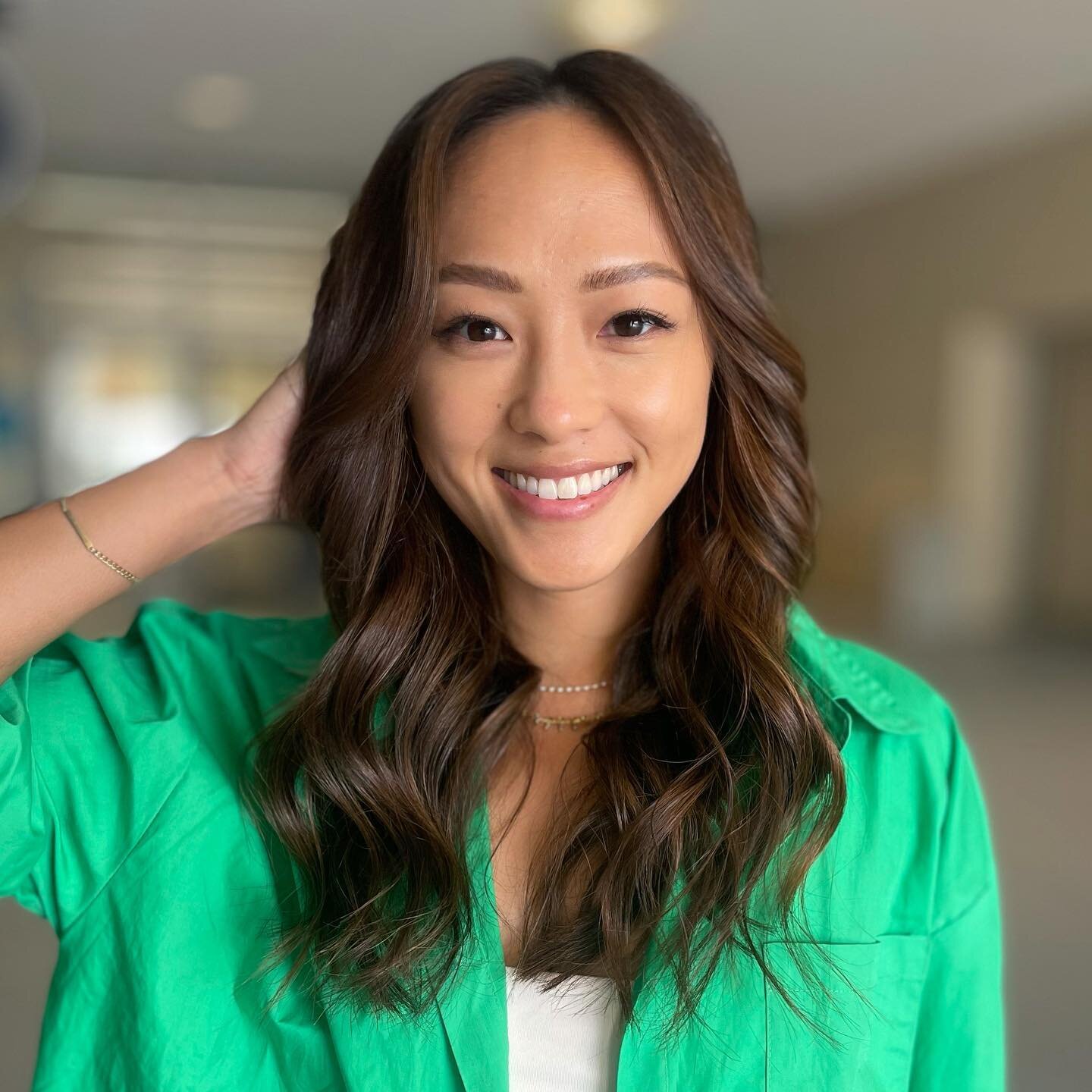 Brunette beauty🤎
.
.
.
.
.

#balayagehighlights #foilayage #dimension #highlights #hairgoals #wella #goldwell  #topchic #bayareastylist #olaplex #hairgoals #dalycityhair #dalycitystylist #bayareahair #solaserramonte #solasalons #redken #shadeseq