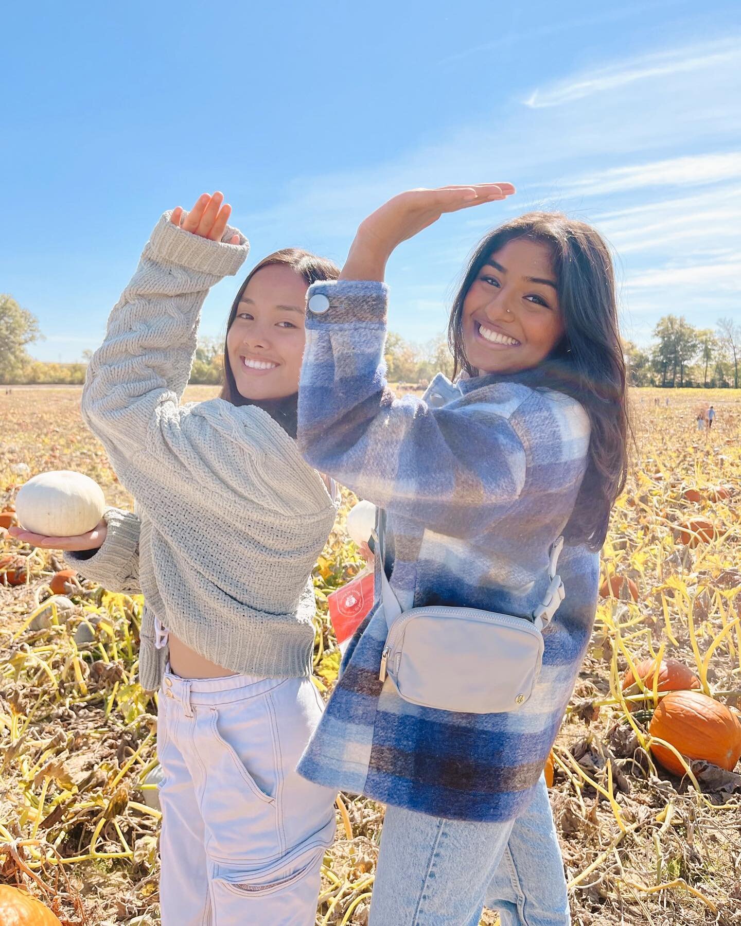 we picked some good sisters 🍂🫶🏻