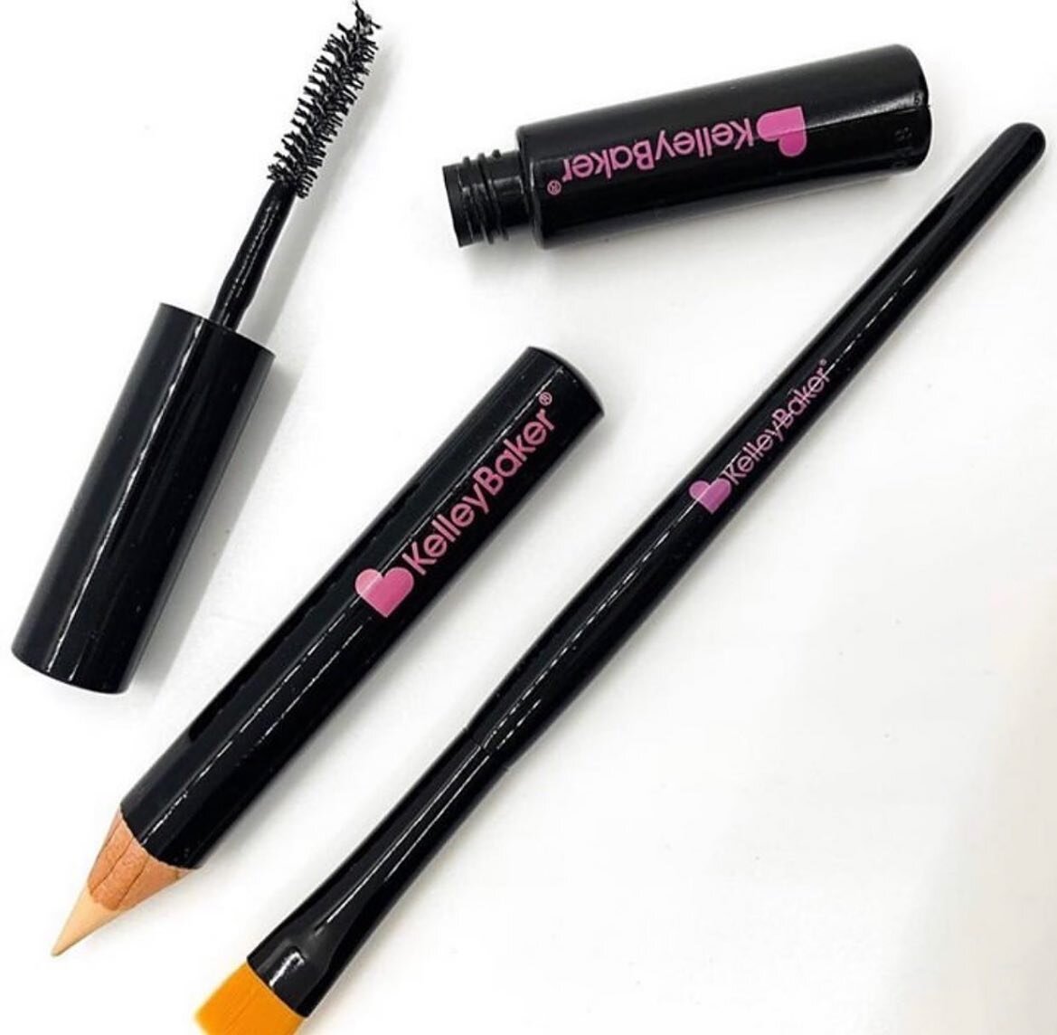 A few of our fave game changing brow products 🤩
.
.
.
Via: @kelleybakerpro