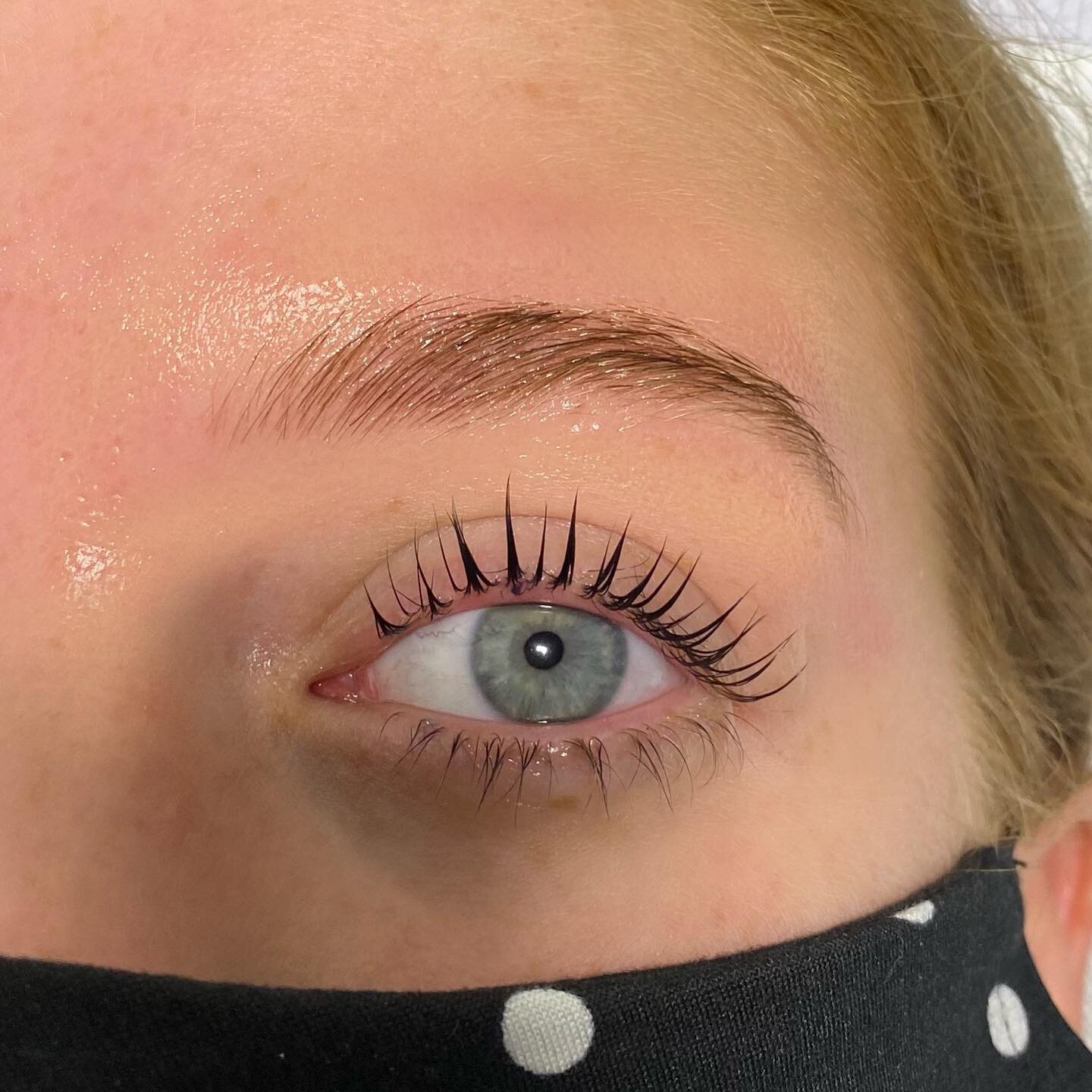 Brow shaping + a lash lift! A winning combo ✨
.
.
.
#lashes #wilmingtonlashes #lashlift #brow #browshaping #browwax #wilmingtonesthetics #wilmingtonesthetician #wilmingtonnc #wilmingtonbrows