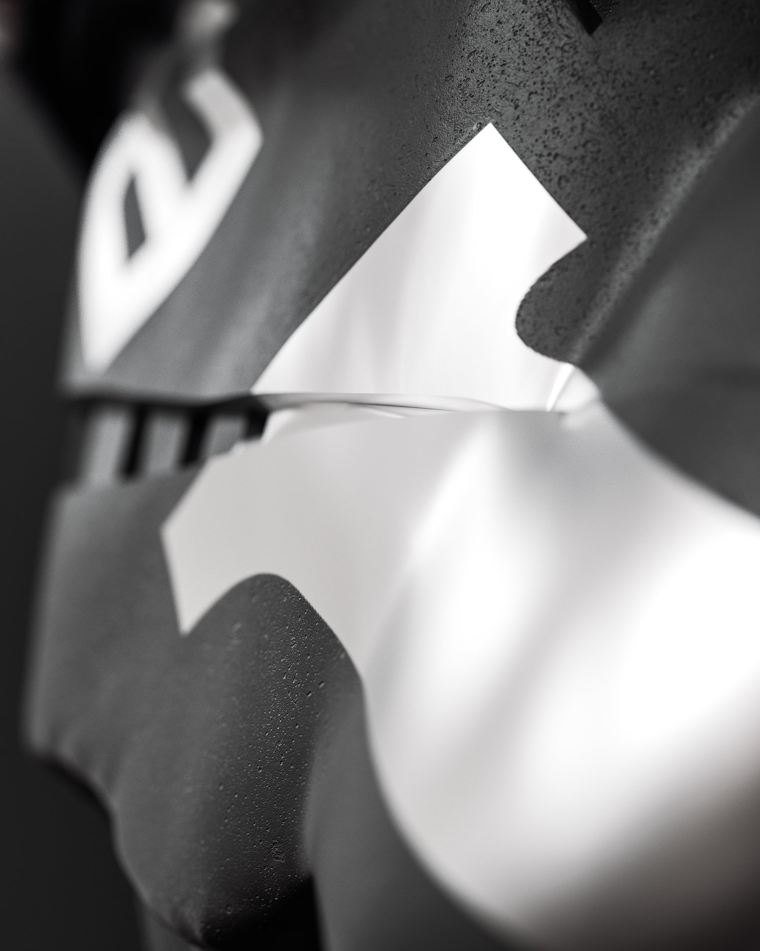 AnamorphicSculptures_FashionWars_Ben-Fearnley-DOF-2.jpg