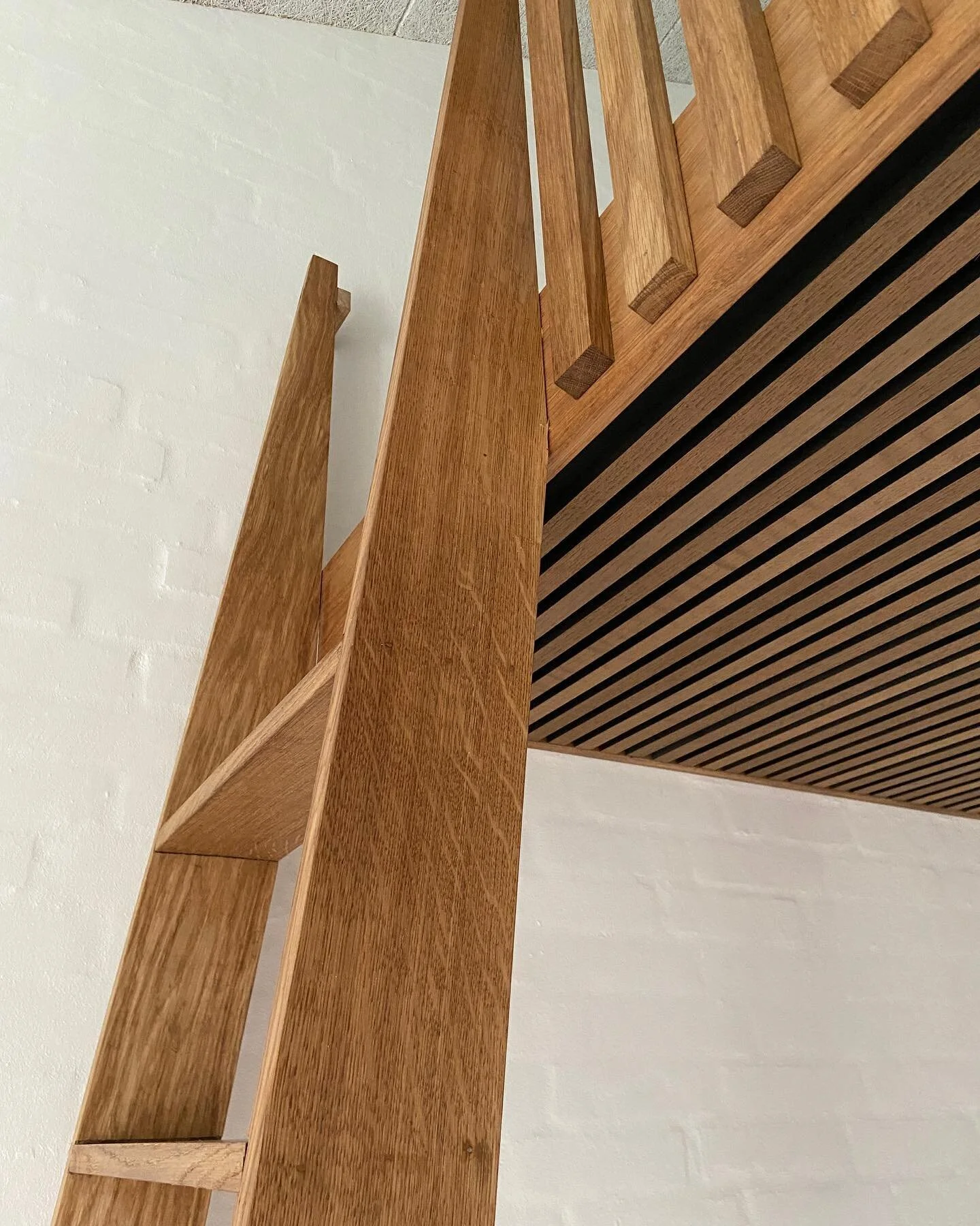 Hems p&aring; 217x170 cm med kombineret egetr&aelig;sgulv og lameller til madrassen! Opf&oslash;rt p&aring; en enkelt dag 👍🏻