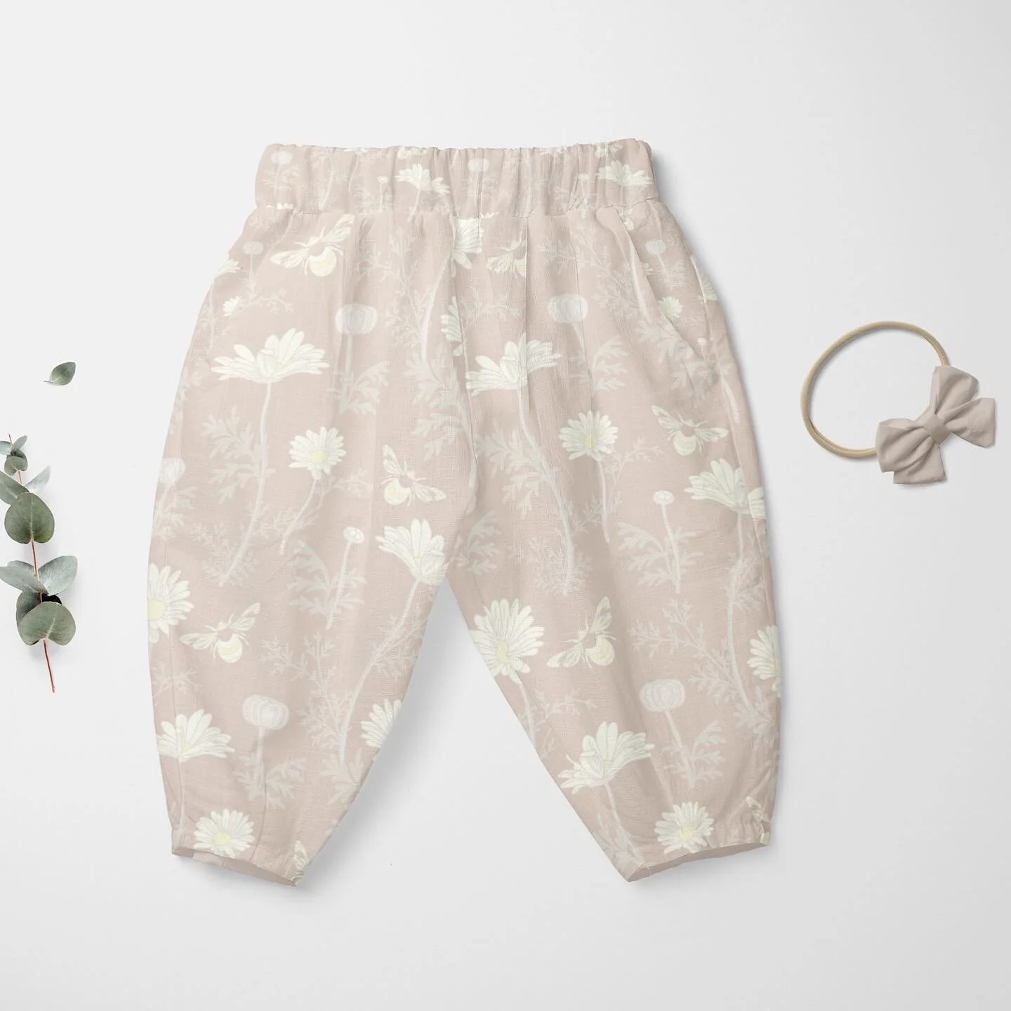 My adorable chamomile garden pattern is Part of my Fleur and petal collection. 
.
Doesn&rsquo;t This pattern makes the cutest little baby harem pants!? 
.
Check out the rest of the collection on my new website! Link in bio.
.
#surfacepatterndesign #s