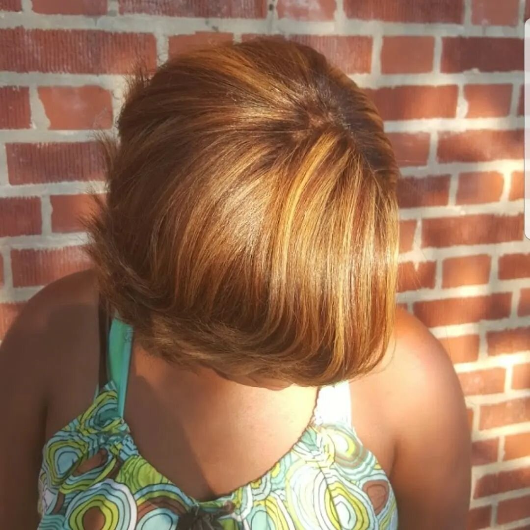 Full head color with partial highlights... 
#schwarzkopfusa #Blondeme #pravana #k18hair #blondeshavemorefun #brooklynhair #brooklyncolorist #brooklynhairstylist #newyorkcityhair #tiktok