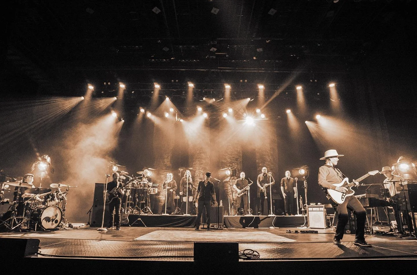 London, see you tomorrow at @unionchapeluk! Still time to grab a ticket and join us! We can&rsquo;t wait to spend the evening with y&rsquo;all. 

Tickets: jjgrey.com/tour

📸 Adam Smith