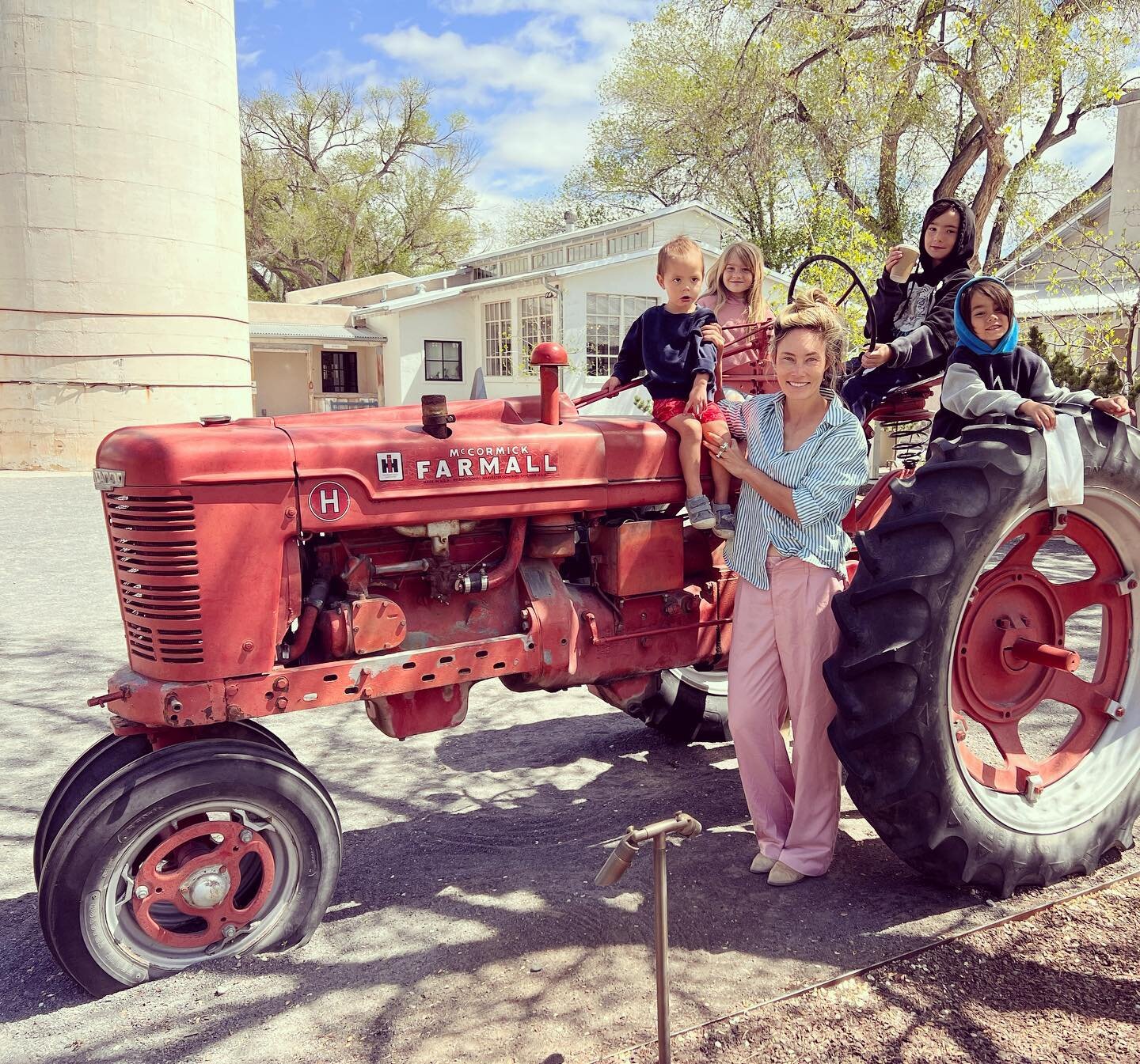 *how I imagine my life on a farm*
//
//
//
#mamaof4 #farmlifedreaming #wildandfree #unschoolers