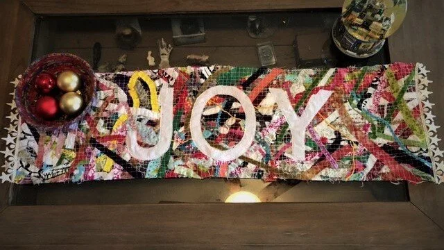 Lauren participated in a recent class I taught using fabric scraps, ribbons, fibers, lace and threads to make a one-of-a-kind table runner. Well, she created a real stunner! 
I love when students share their creations!
#Cactusquiltshop #decorativesti