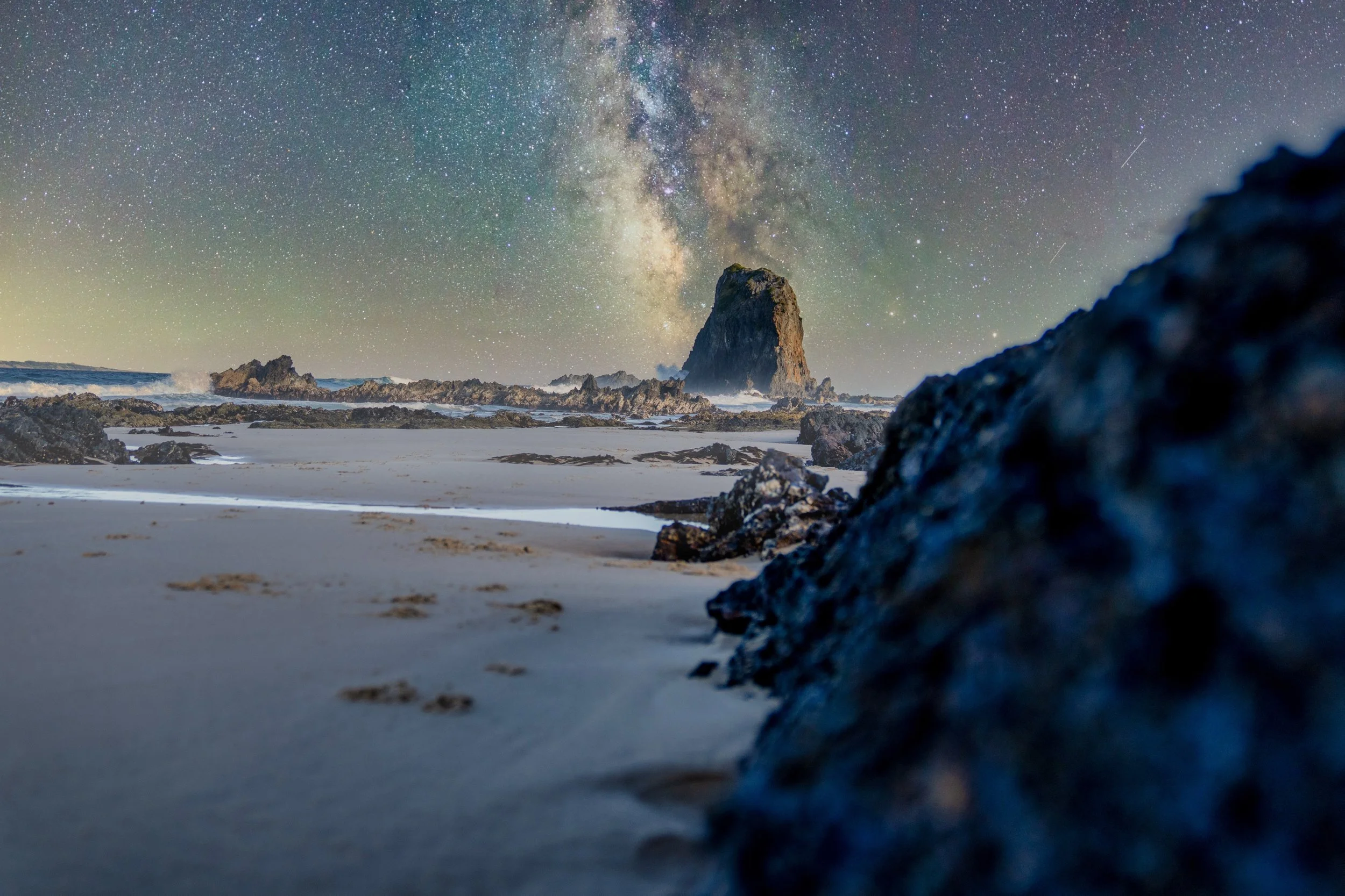Glass House rocks astro photo - captured as the milky way was just above it/inline with it on the south coast