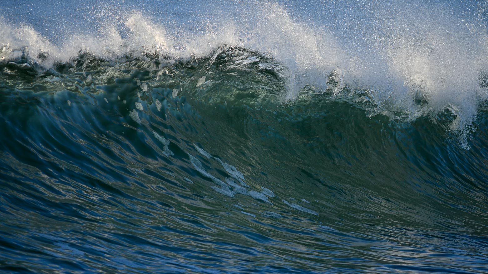 Wave breaking on narooma beach captured at high shutter speed