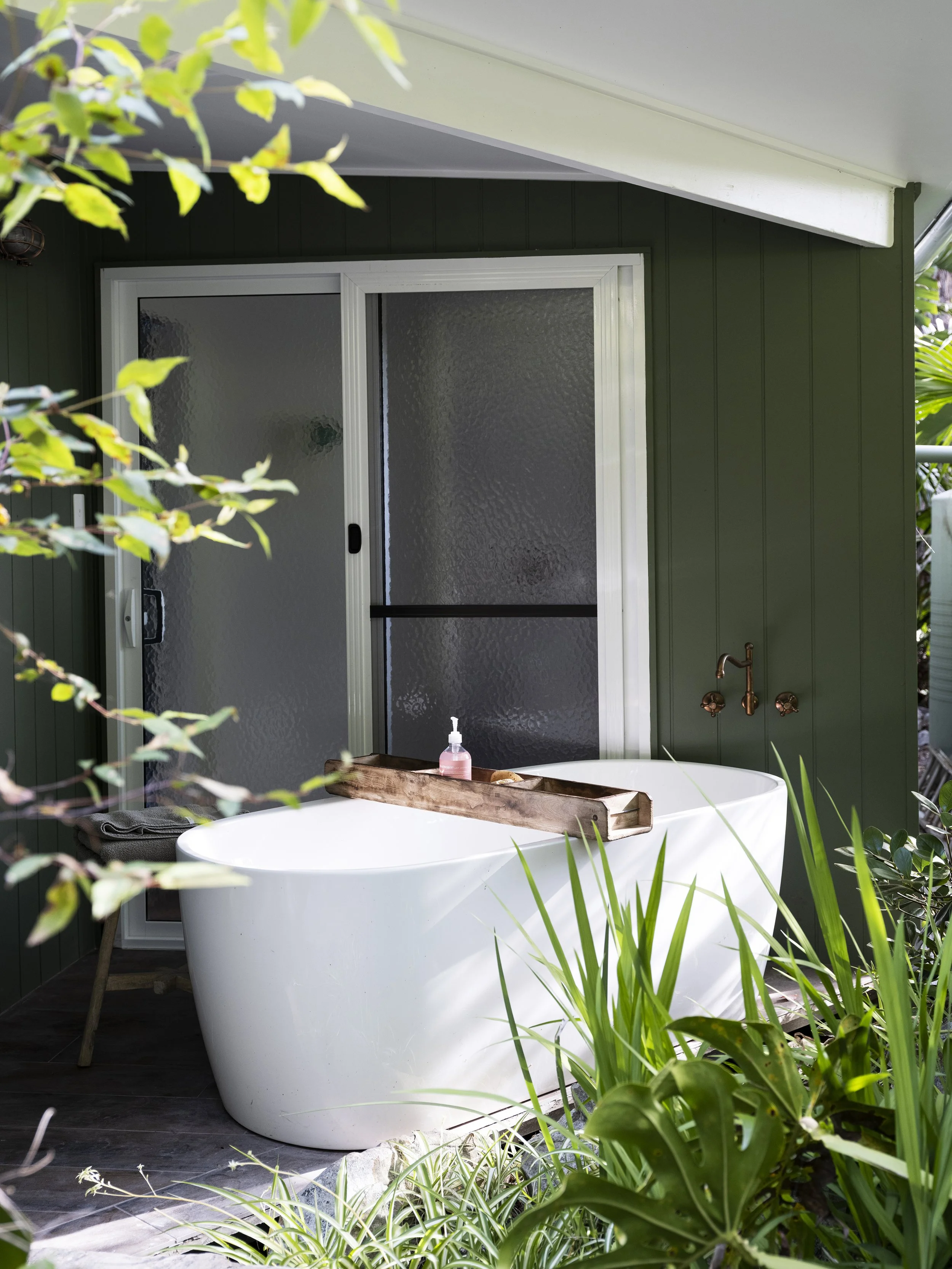 Outdoor bathtub at Seals Way retreat nestled in a rainforest setting