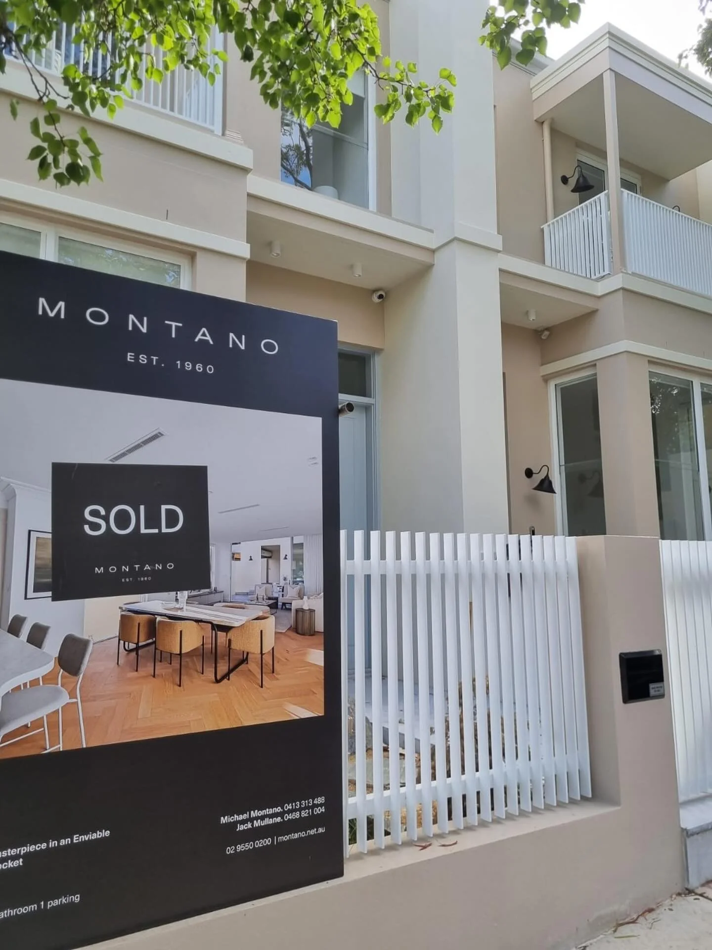 Sold before auction! Smashing suburb prices for a duplex! Yay to the A-team.
Builder: @yannec.construction 
Architect: @blu_print_designs 
Interior Designer: @mialakeinteriors 
Agent: @michaelmontanorealestate