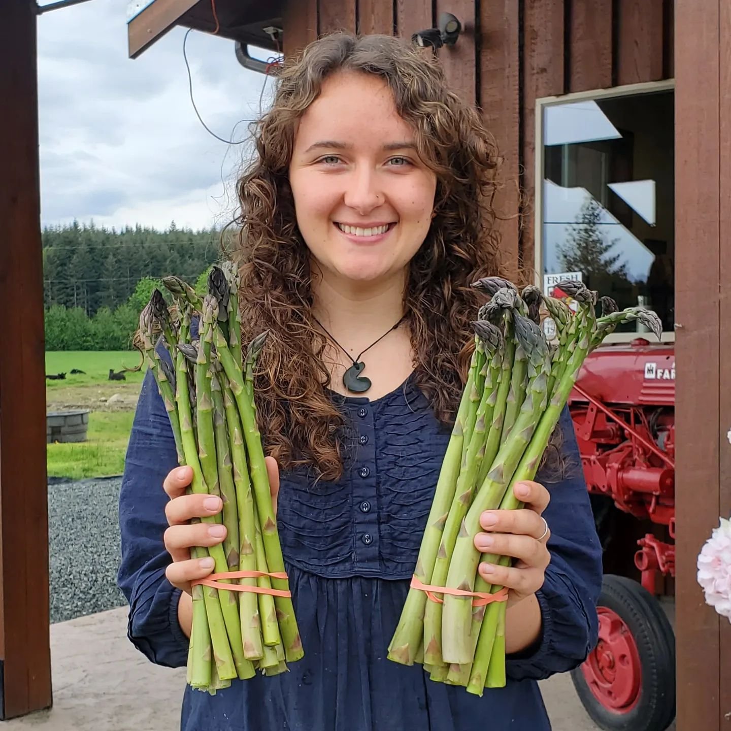 Happy Sunday!!! SURPRISE - we just received a delivery of beautiful farm fresh, organically grown asparagus from @sparrowgrass_farm in Courtenay! It was picked fresh yesterday morning and looks amazing!! 
 
We're open until 5pm today - drop by to pic
