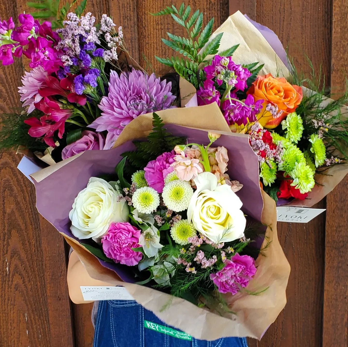 If you're still looking for something special for mom, Evoke Floral has you covered with these stunning arrangements!💐 We are open until 5pm today - see you soon 😍
