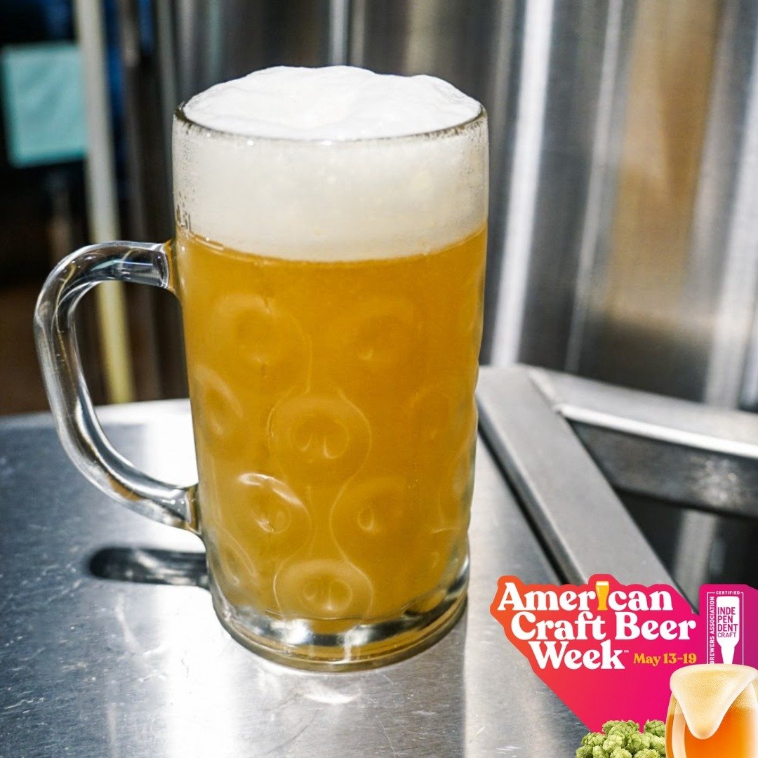 #AmericanCraftBeerWeek Day #5! Friday calls for something smooth and silky. Enter, Highway 15. 

🍻 HIGHWAY 15 | Hefeweizen (5.5%) 🍻
This German-style wheat beer, highlights Riverbend Malt House Pilsner, was brewed with over 50% wheat,  and showcase