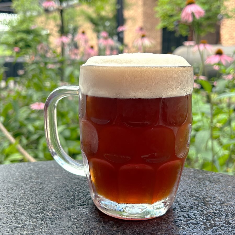 Big Chief - Amber Lager 4.4%
This one goes out to all those Oconee County Warrior fans! Big Chief is big on flavor and easy to drink. This Amber Lager was Brewed with Cumberland Pilsner, Double Kiln Dark Munich, and Crystal T50 malts to create a big 
