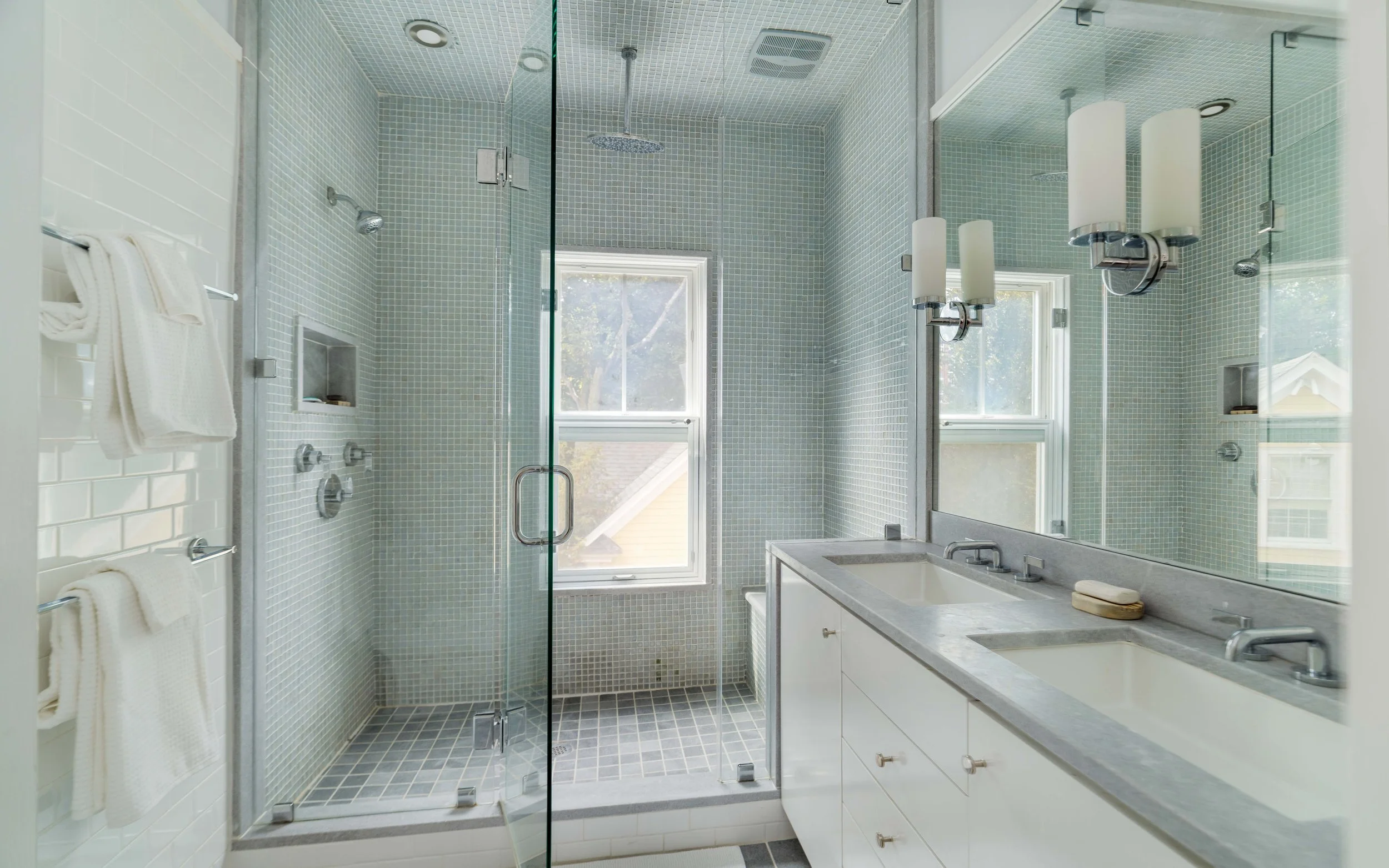 44 Bathroom-05799.jpg