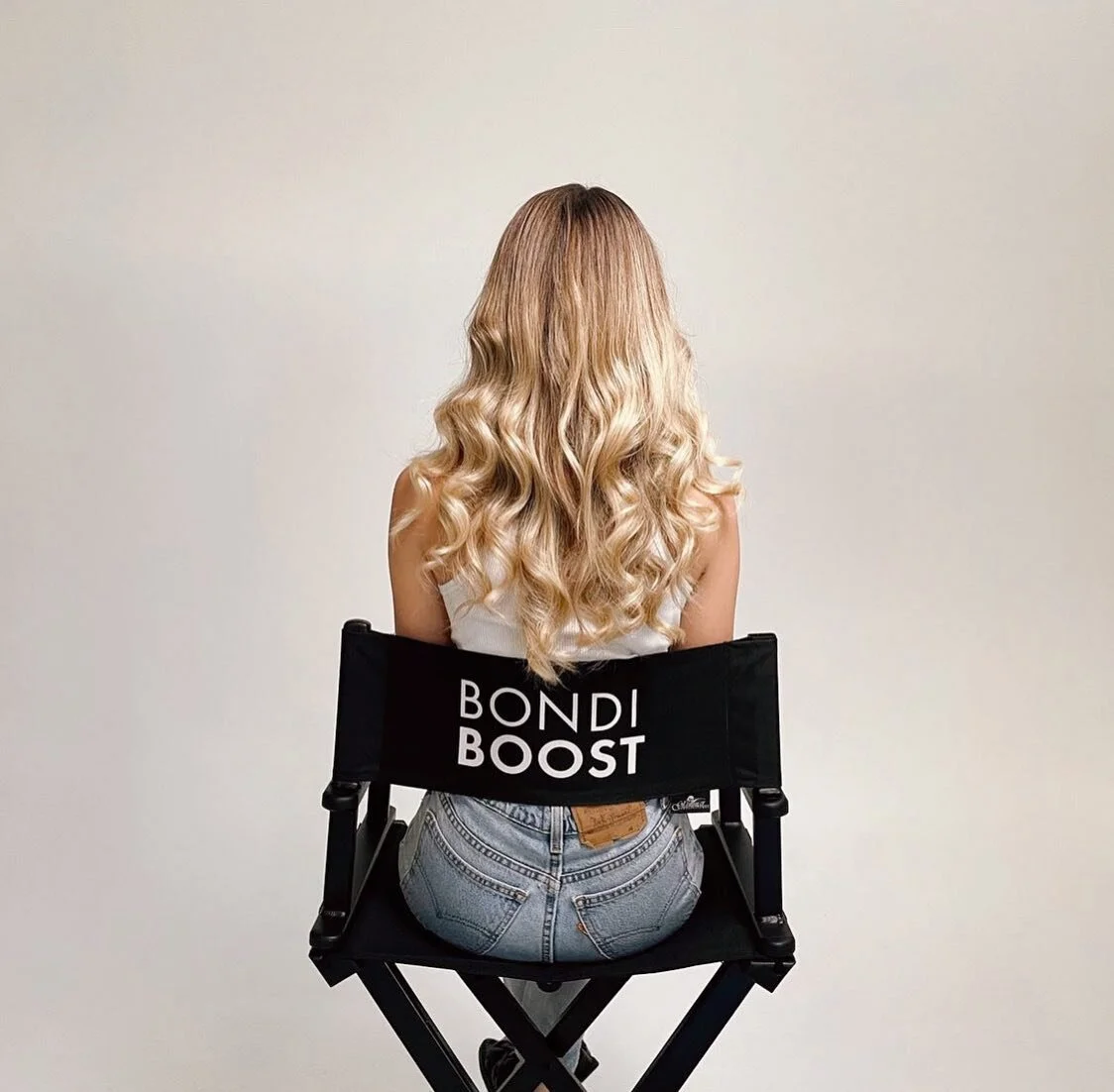 Custom branded chairs 〰
Because who doesn&rsquo;t want their name on a directors seat 🖤
