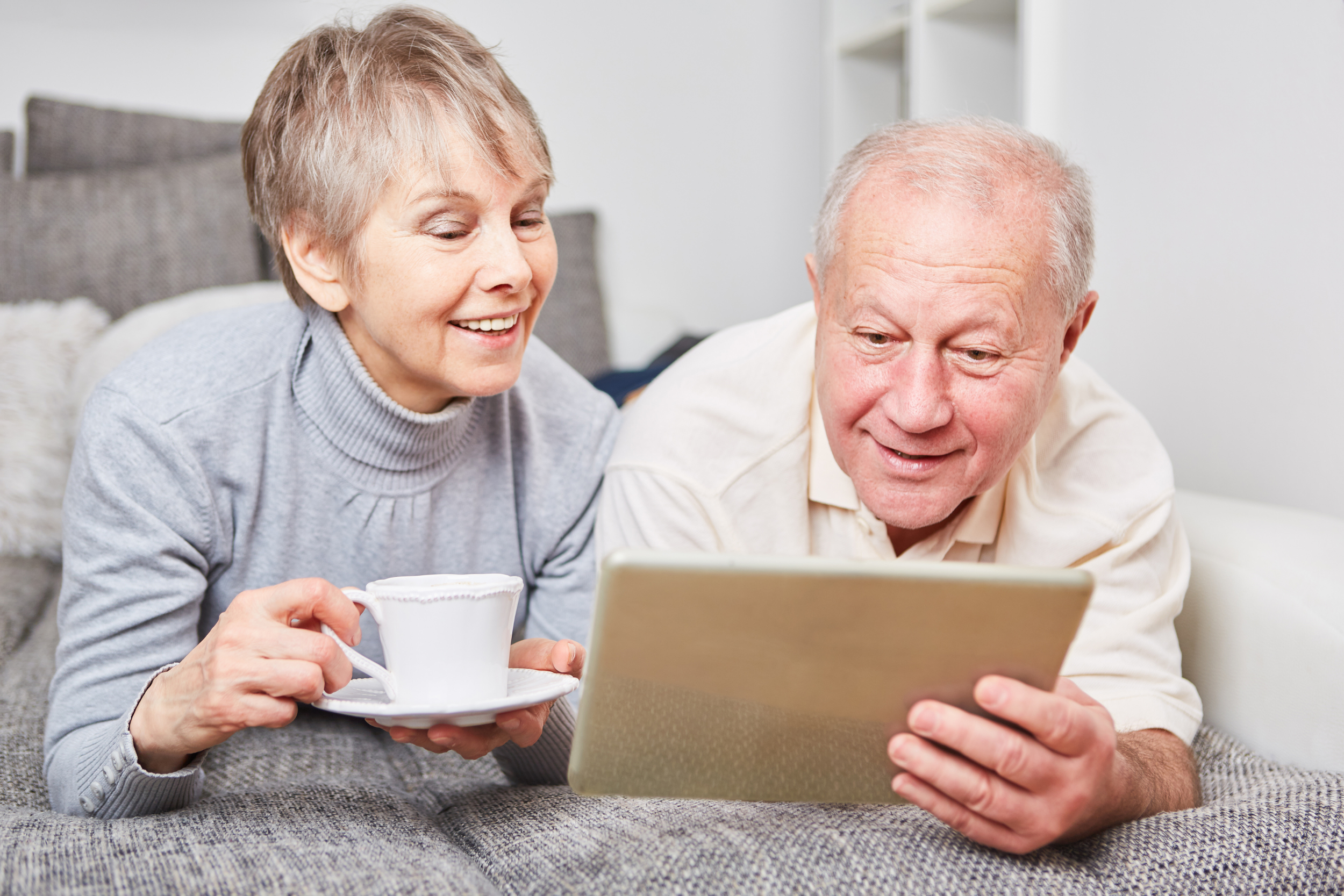 From Fences to Facebook: Why Reviews Matter for Seniors