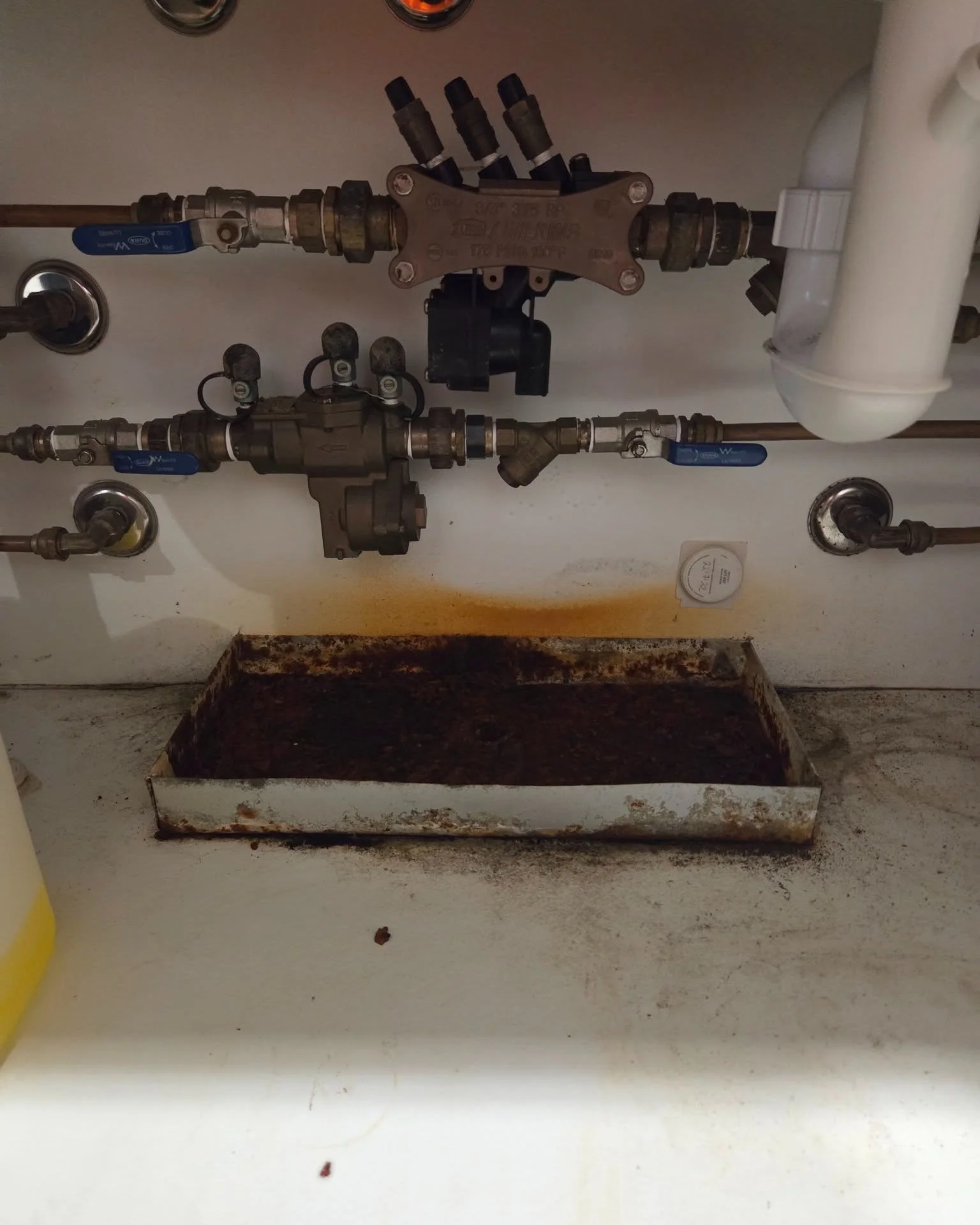 A local medical center complained of a water leak coming from the cabinetry and we found this doozy! 

We made it compliant and tested the valves while we were there to ensure everything was working as it should. 

#maintenanceplumbingmelbourne  #pro