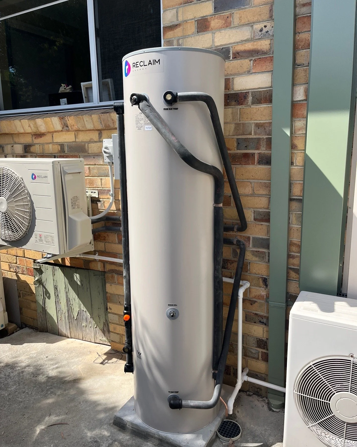 New heat pump install in Heathmont.

Upgrading your hot water system? Heat pump systems are a more energy-efficient option, and in many cases, there are rebates available for making the switch.

If you&rsquo;re not sure how it all works, Progressive 