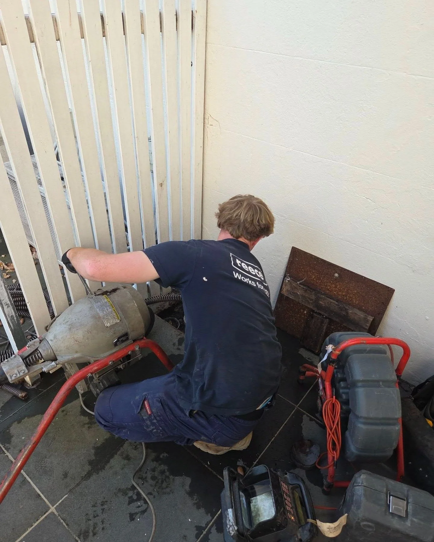 Sometimes plumbing issues can't wait! Drain cleaning for a blocked shower in Malvern.

#emergencyplumbingmelbourne #progressiveplumbinggroup #maintenanceplumbersmelbourne #blockeddrainmelbourne