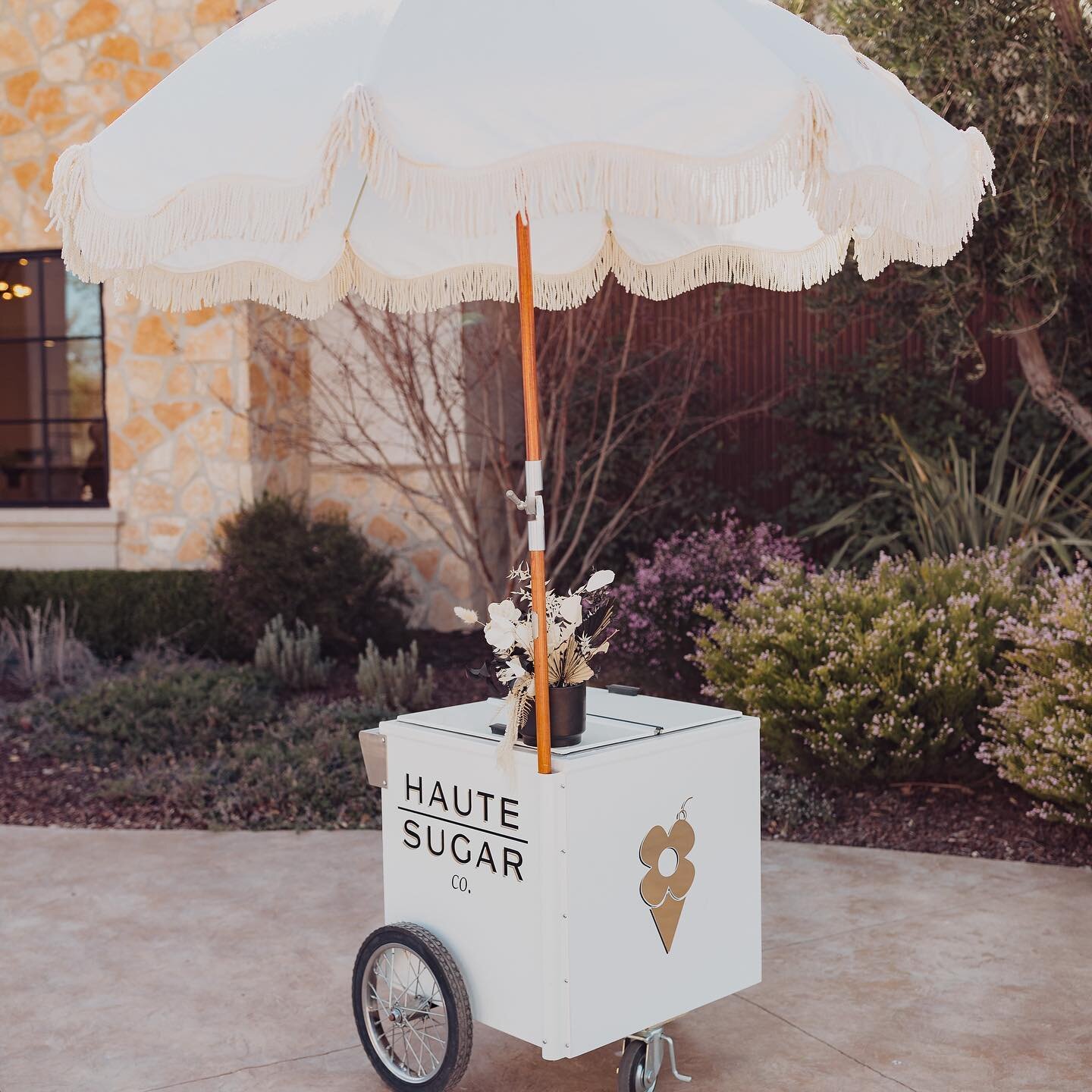 The Cashmere Creme, Mini Ice Cream Cart 🍦What do you Hauties think&hellip; she cute right!? 

.
.
.
.
#icecream #icecreamcart #events #wedding #weddinginspo #weddingplanning #catering #cateringservice #sanluisobispowedding #hautesugarco #scooppretty
