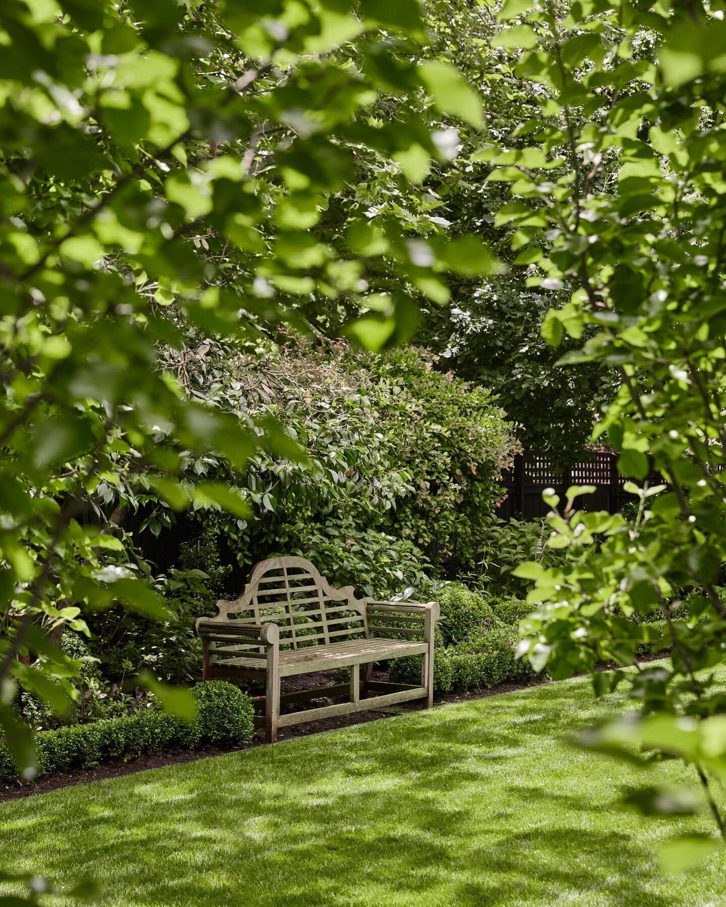 We always incorporate seating areas into our gardens to encourage our clients to sit back and enjoy the space. Photo by @hughdaviesphoto #eugenegilligandesign
